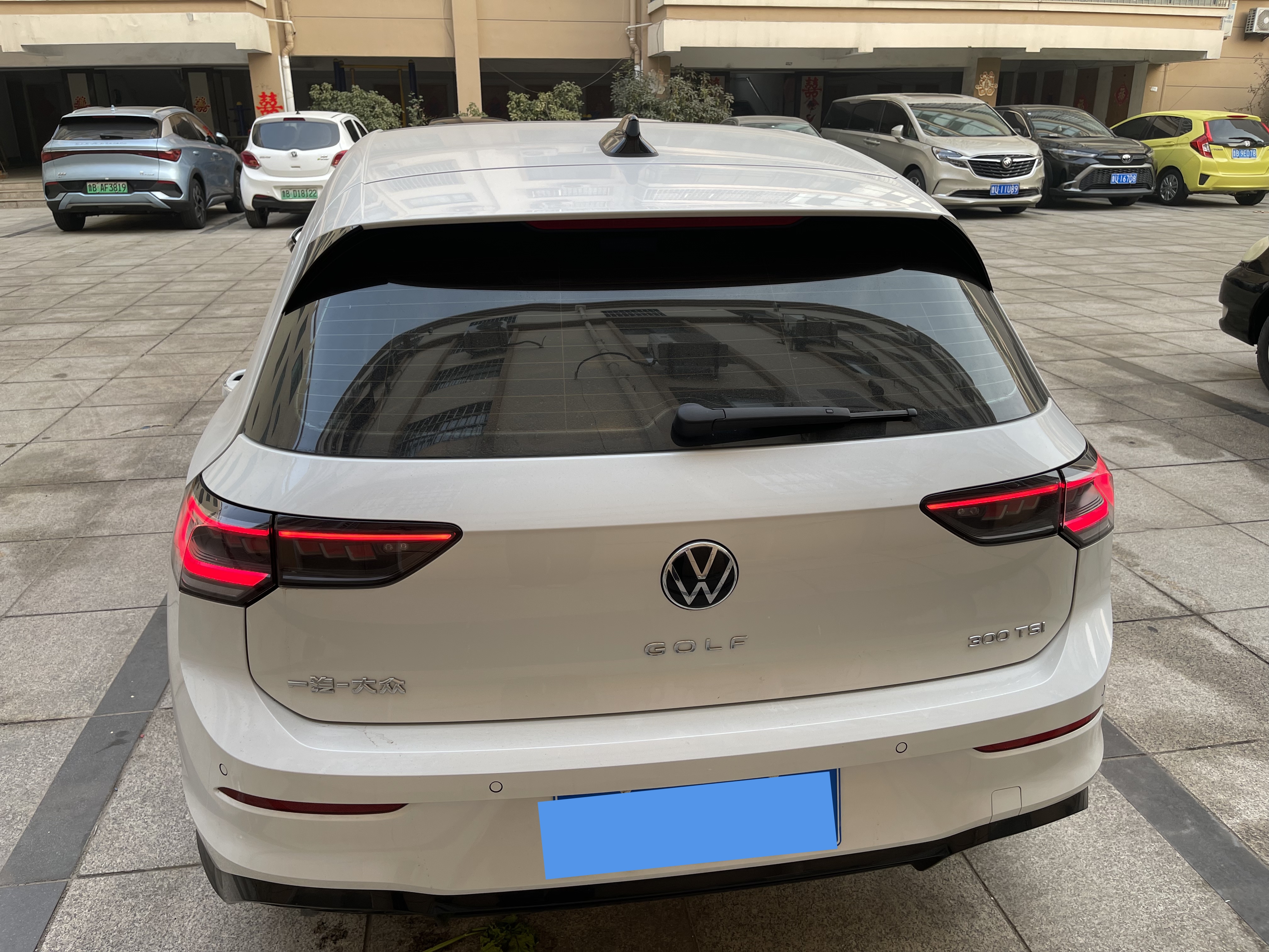 Volkswagen Golf 2025 car image #7