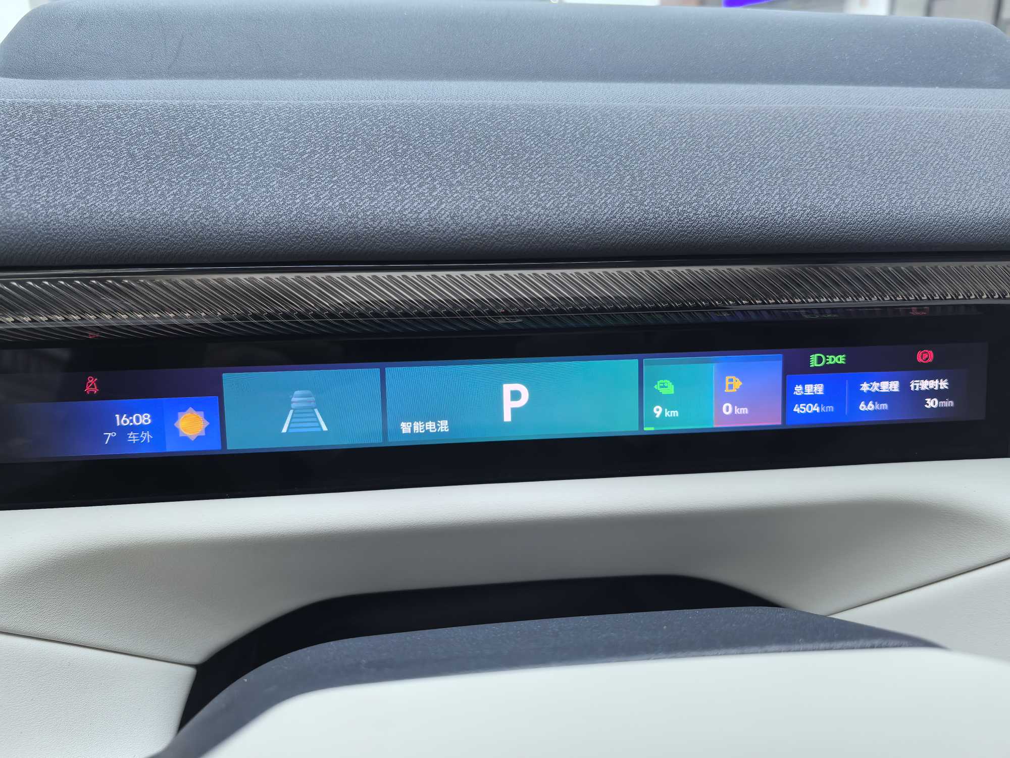 Lynk & Co 900 2025 car image #7