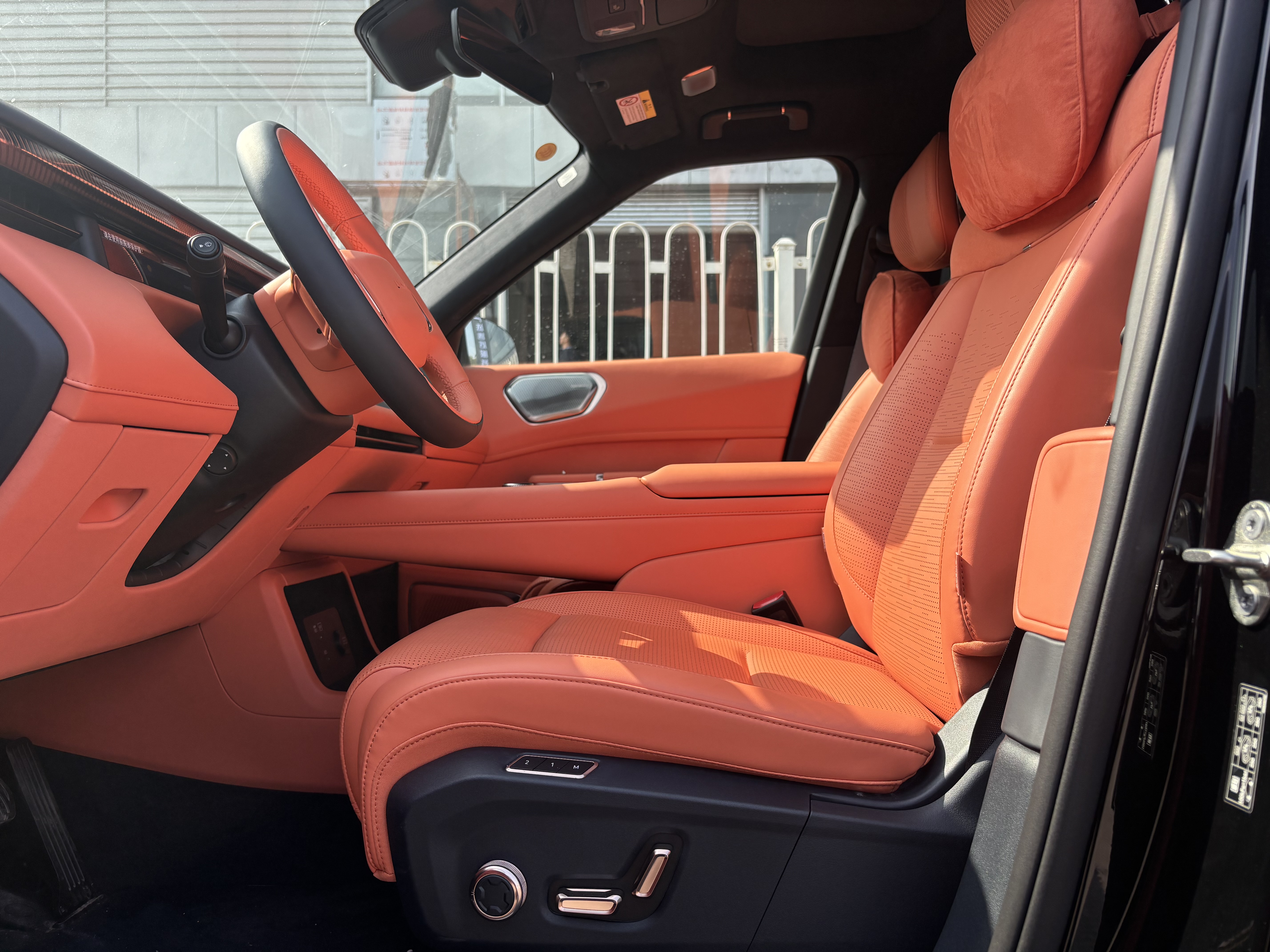 Lynk & Co 900 2025 car image #7