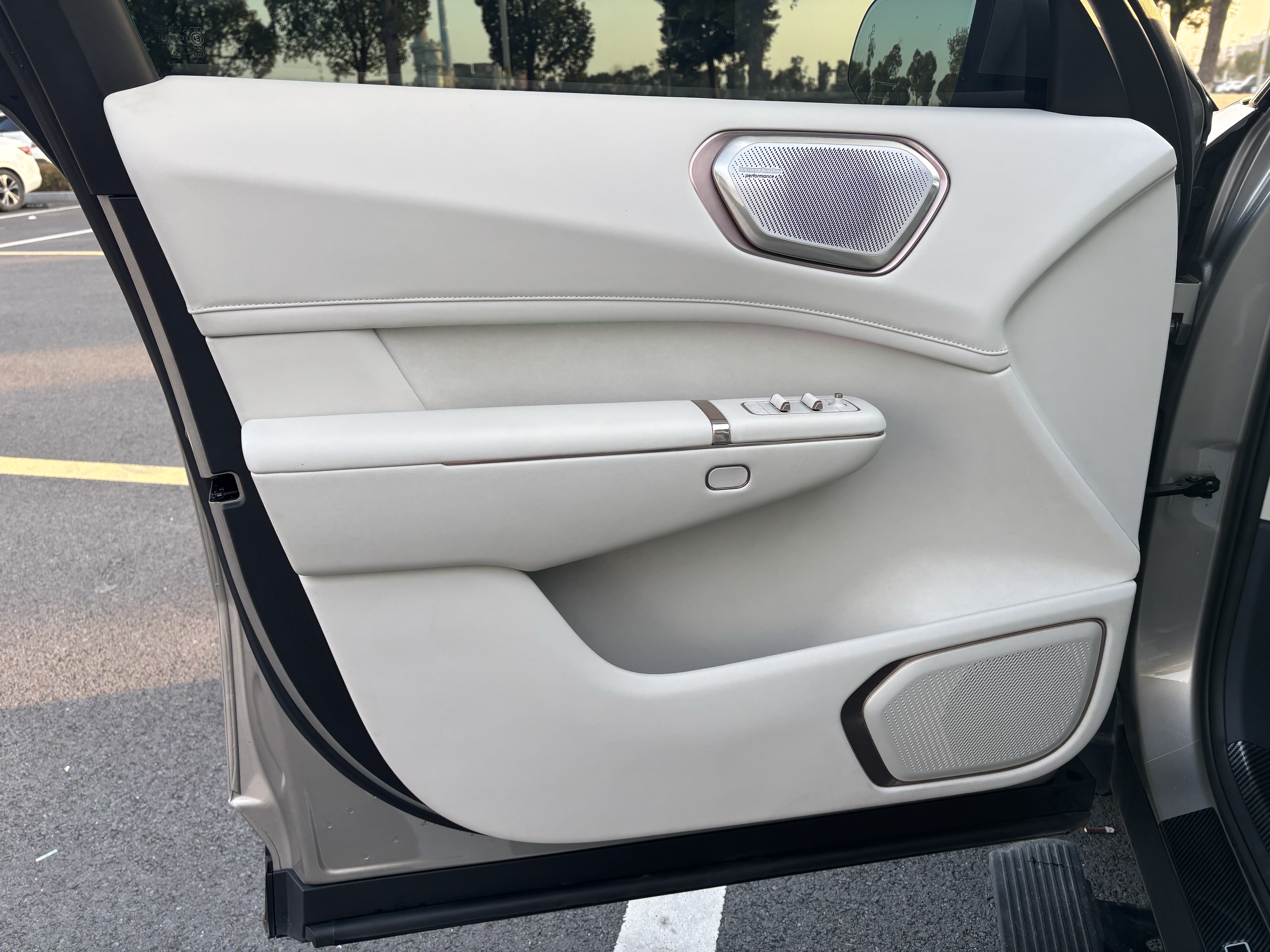 Lynk & Co 900 2025 car image #7
