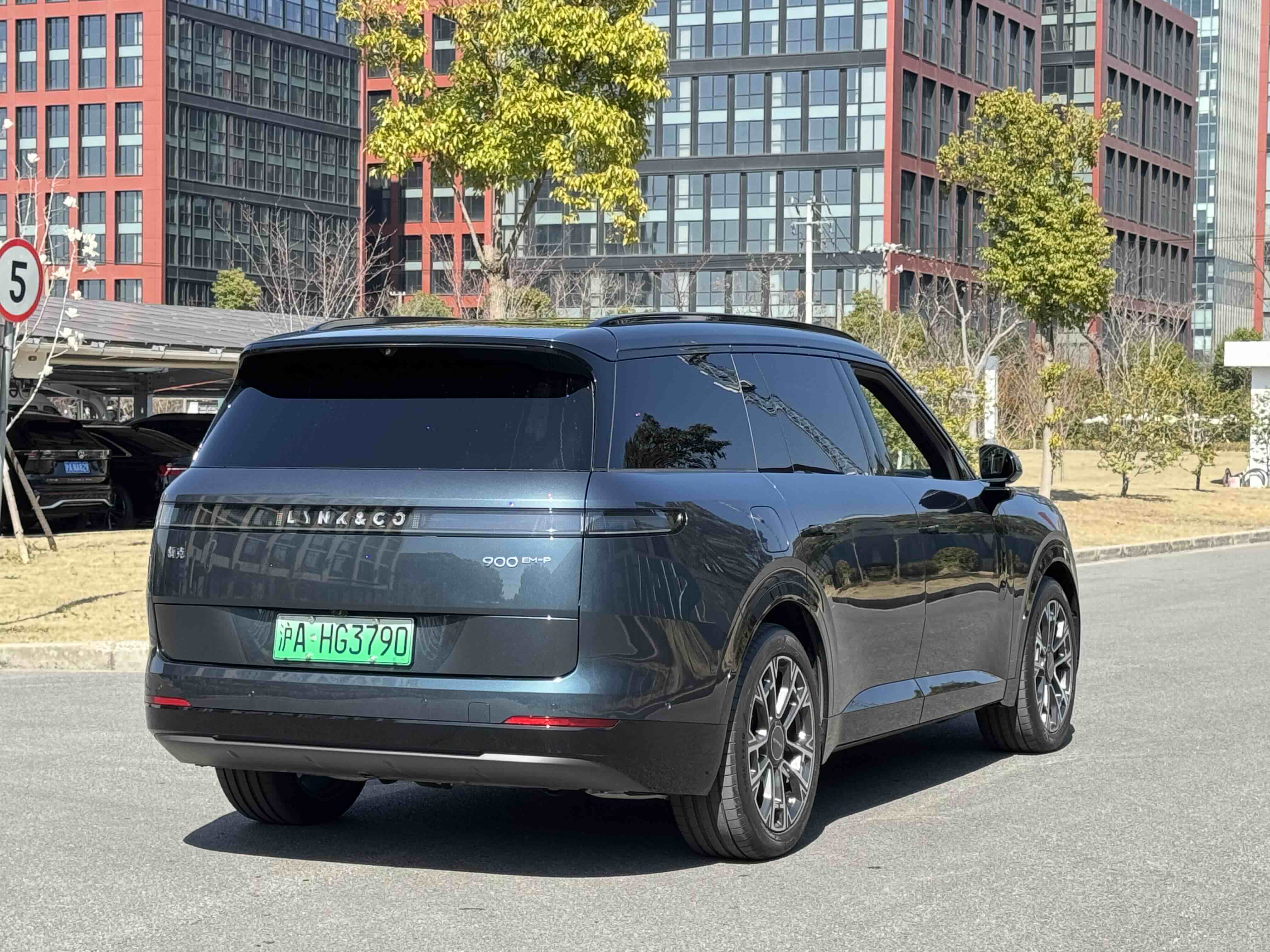 Lynk & Co 900 2025 car image #7