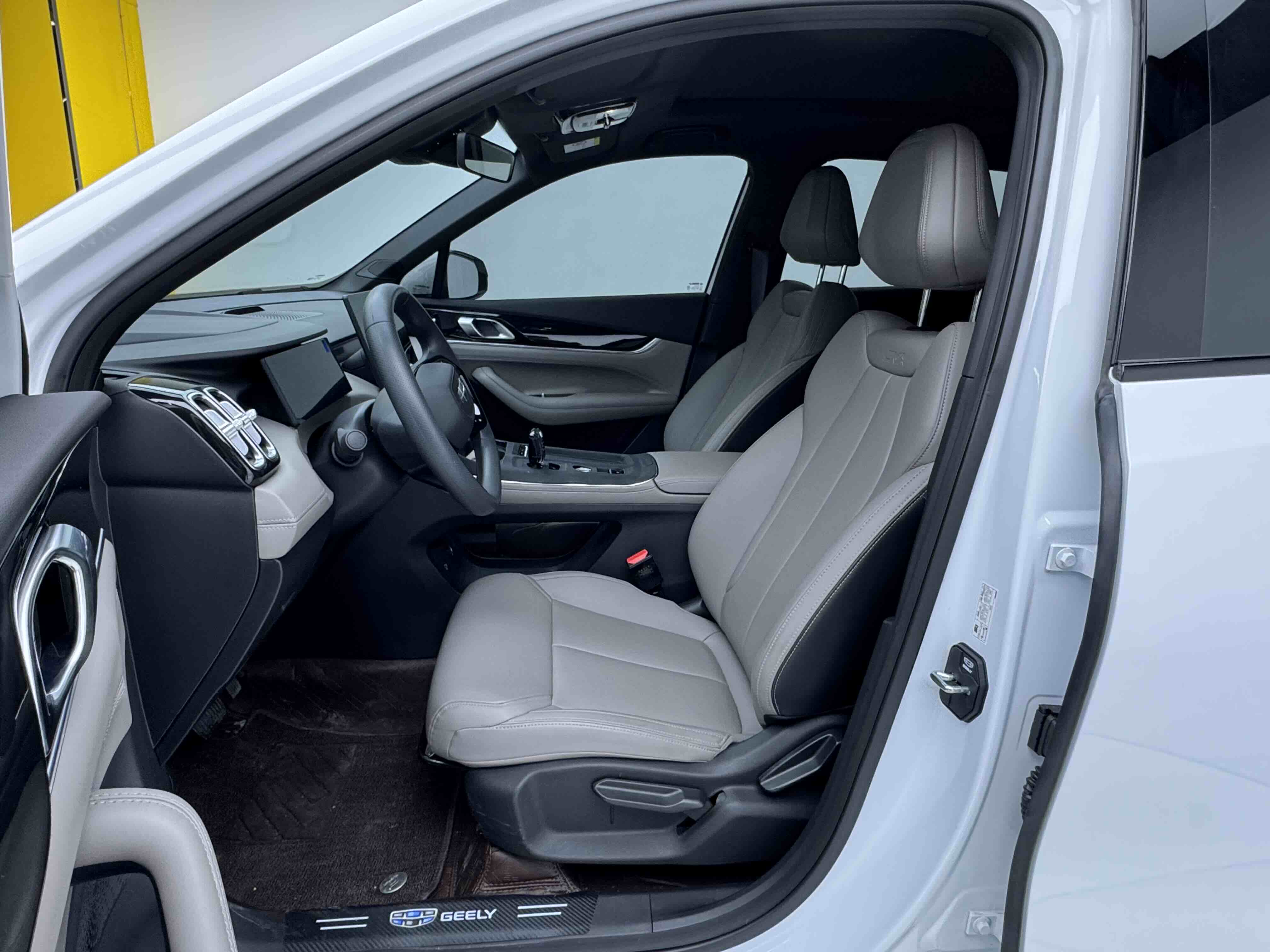 GEELY Boyue L 2025 car image #7