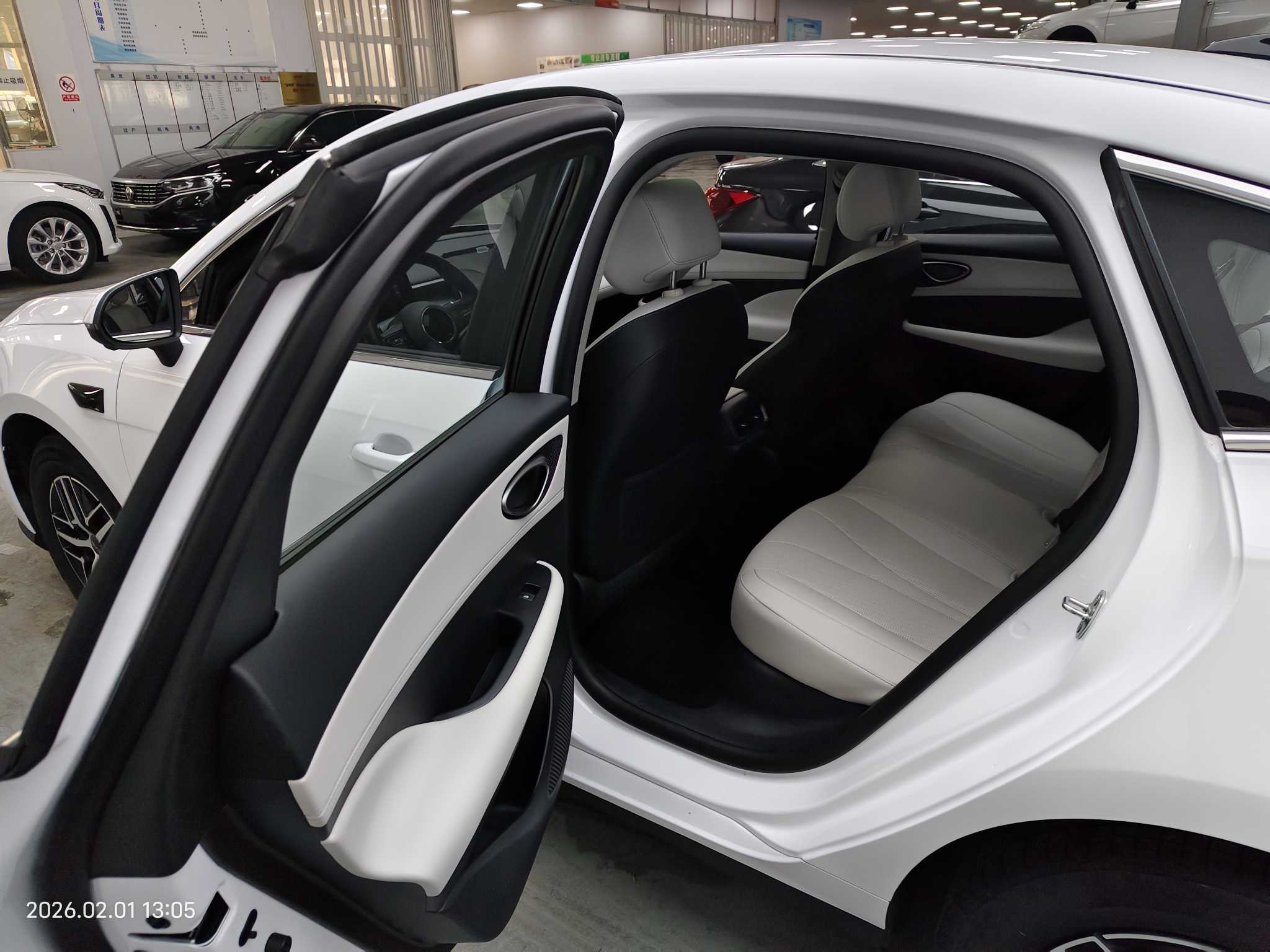 BYD Seal 05 DM-i 2025 car image #7