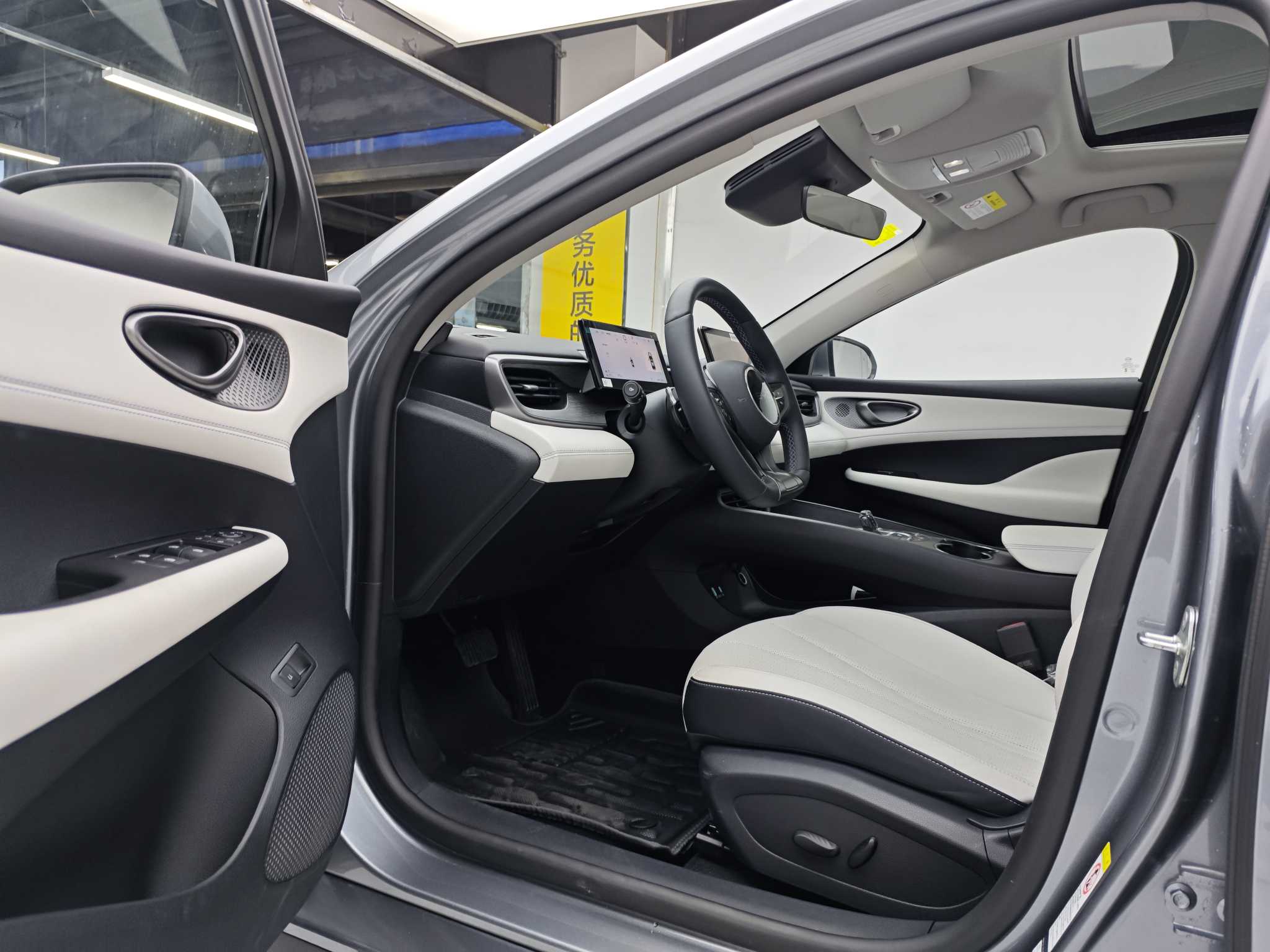 BYD Seal 05 DM-i 2025 car image #7