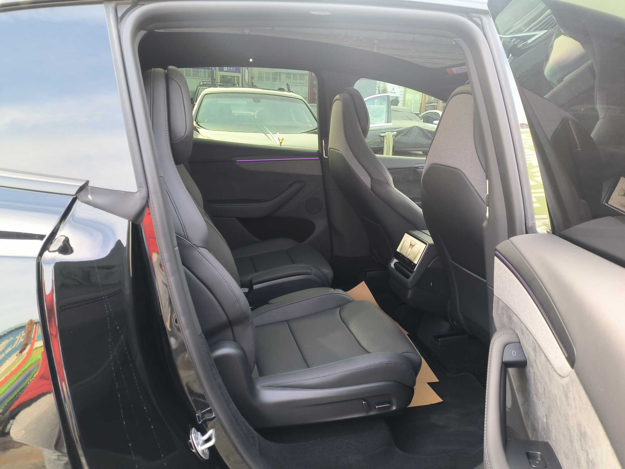 Tesla Model Y L 2025 изображение автомобиля #7