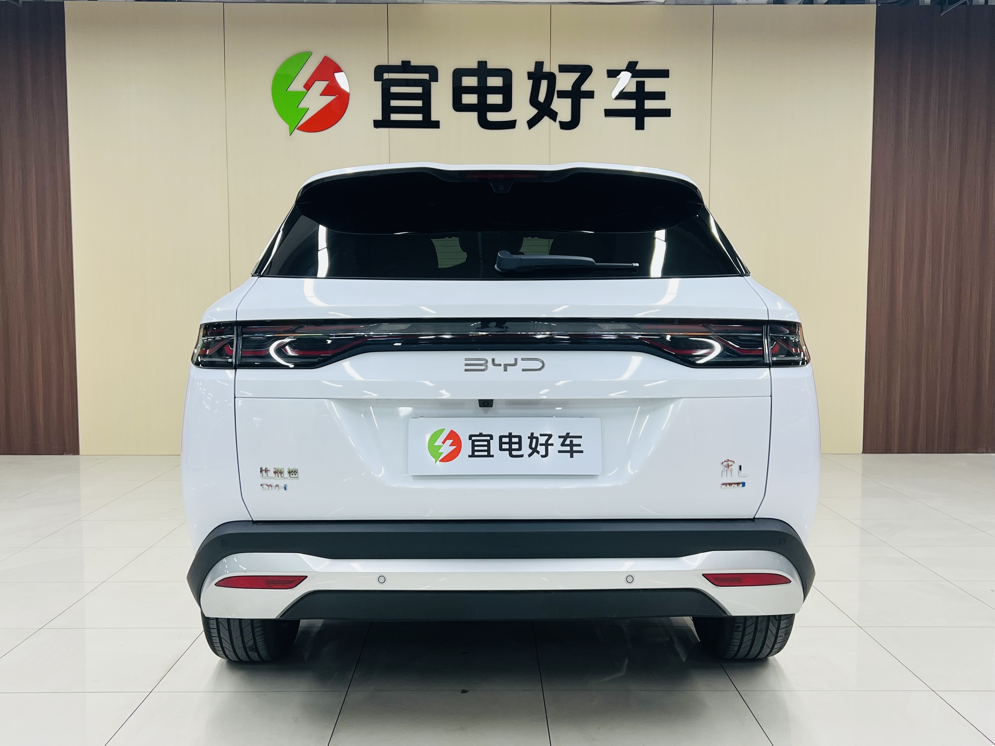 BYD SongL DM-i 2025 #7 BYD SongL DM-i 2025 car image #7