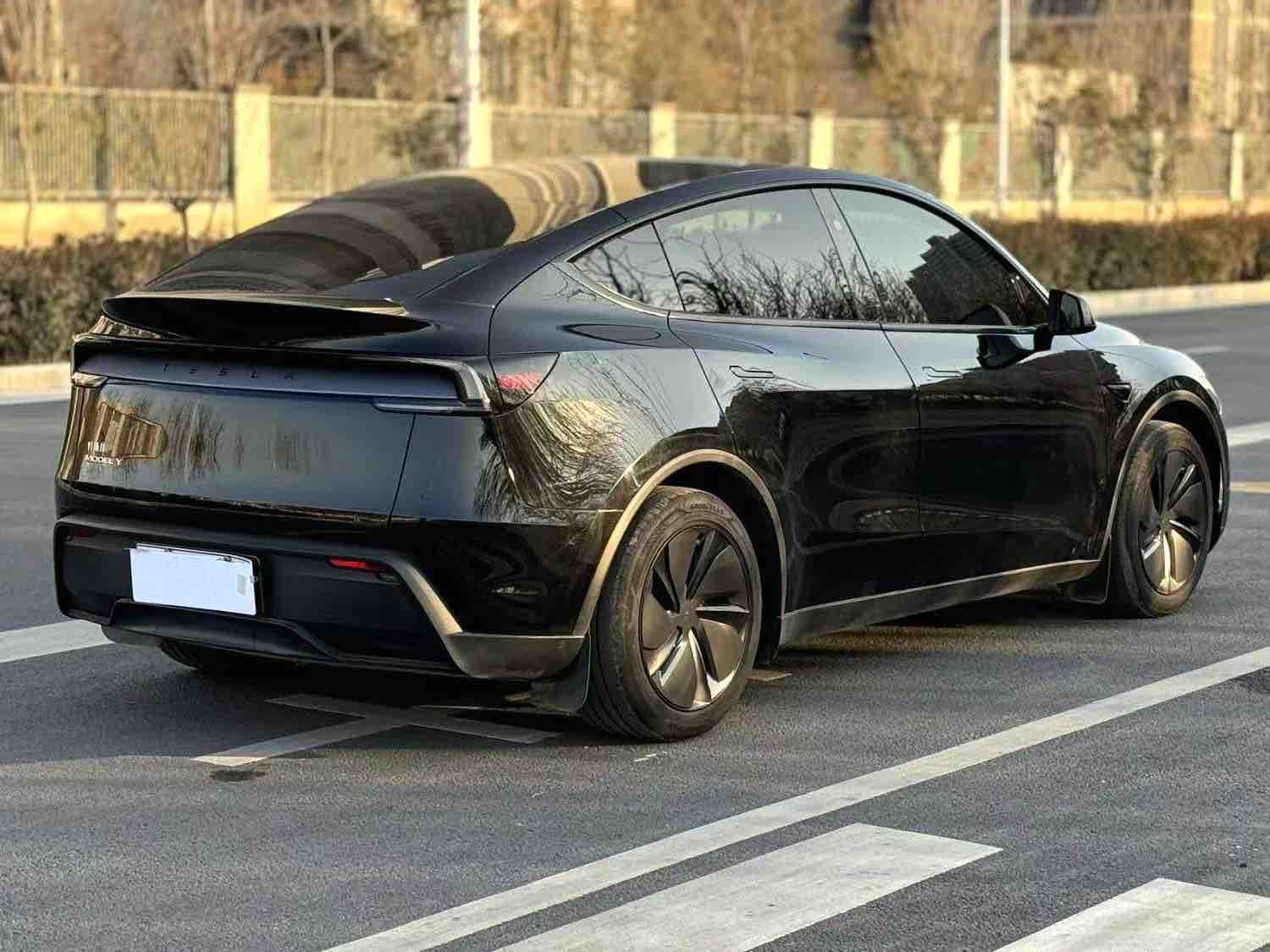 Tesla Model Y 2026 car image #7