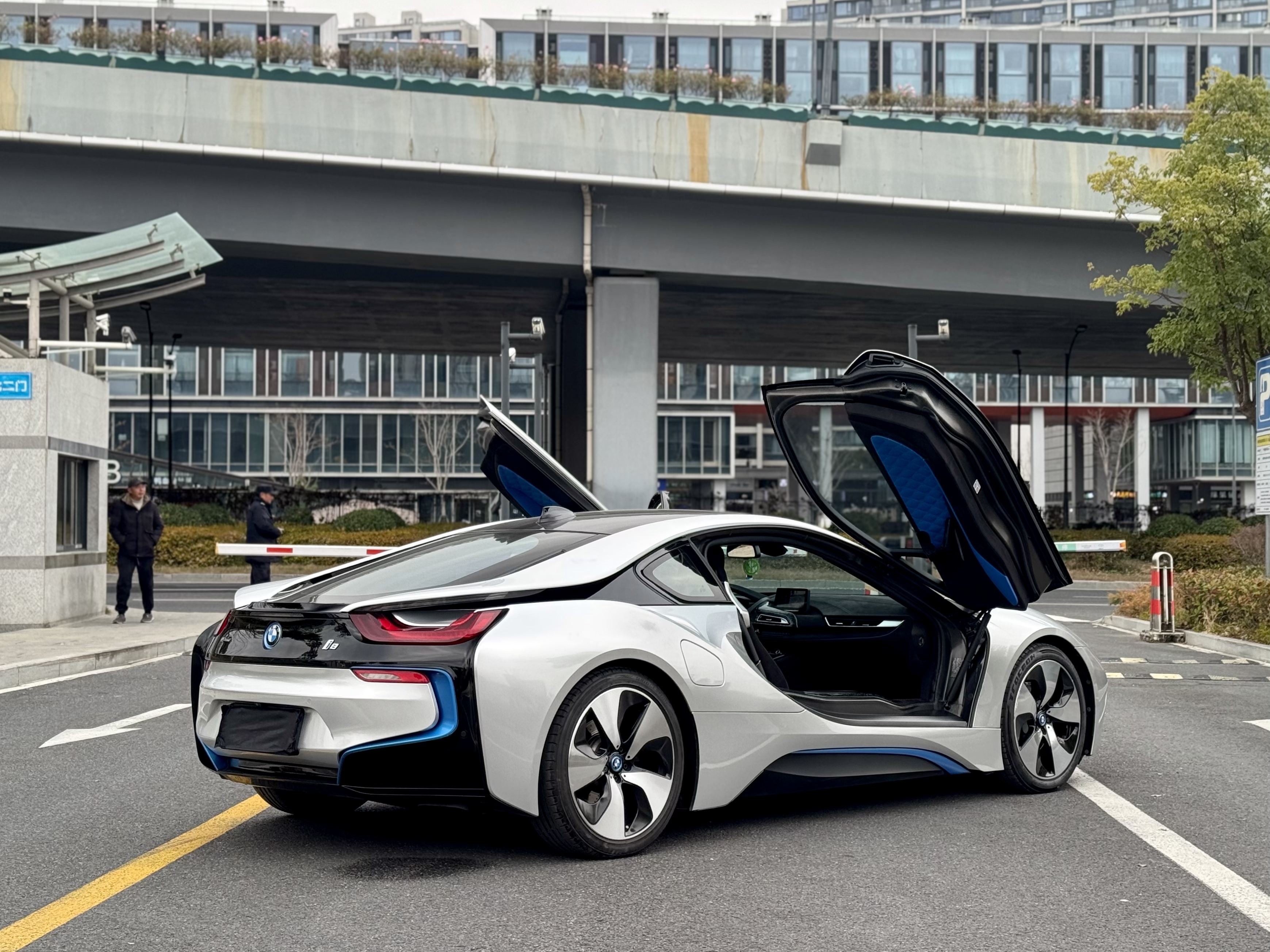 BMW i8 2018 car image #7