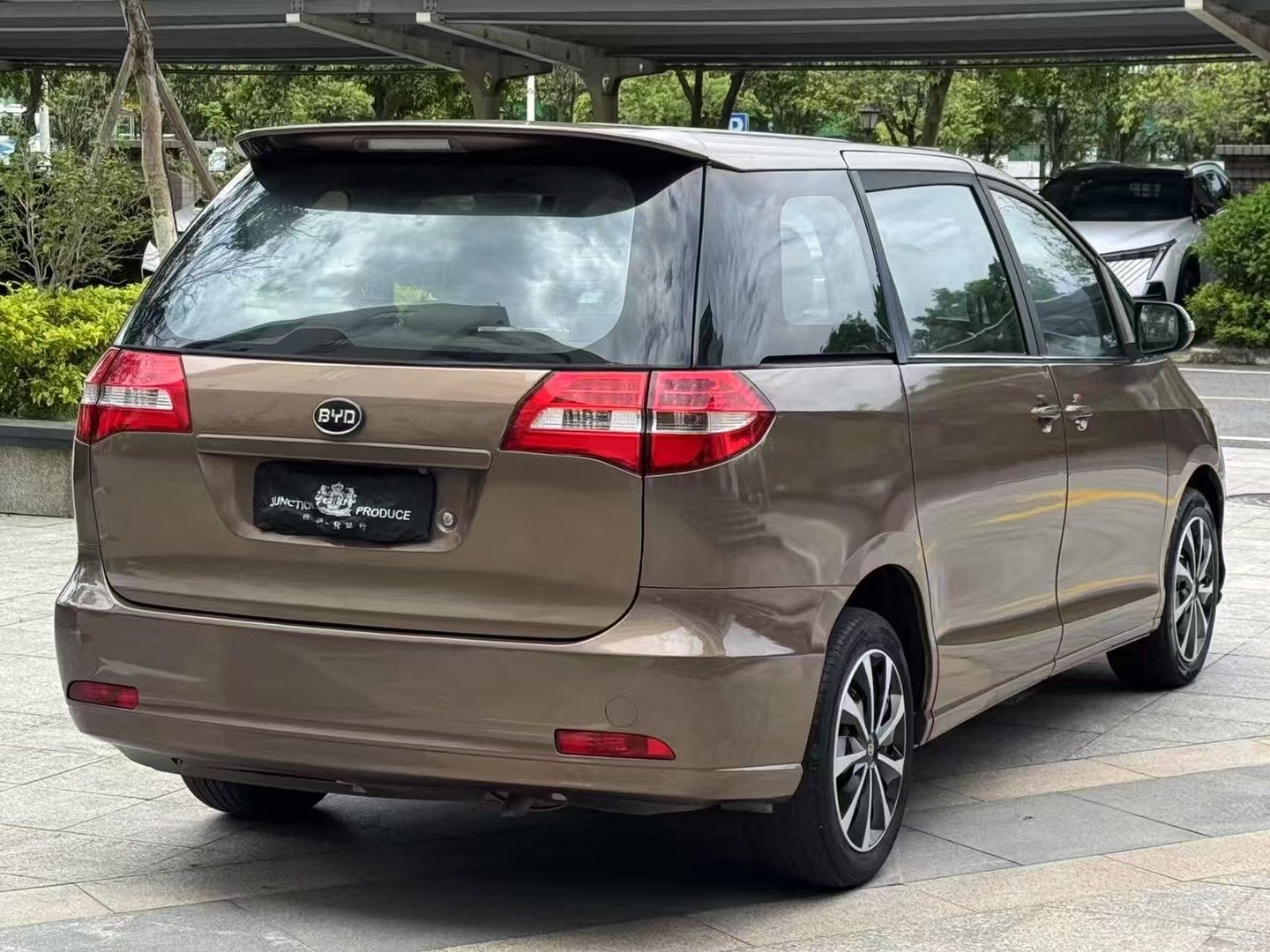 BYD M6 2015 car image #7