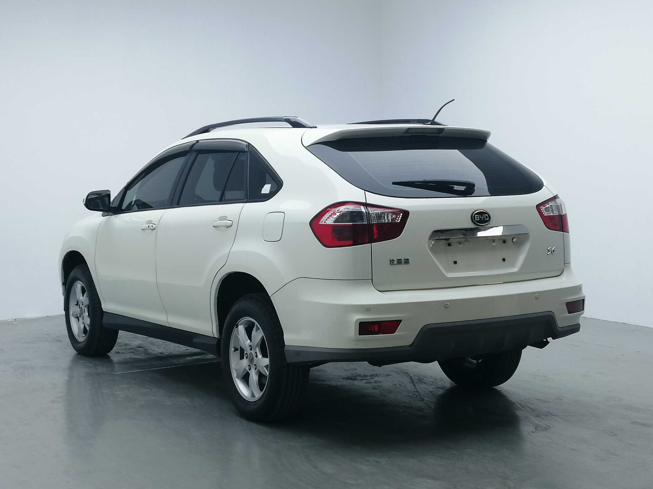 BYD S6 2013 car image #7