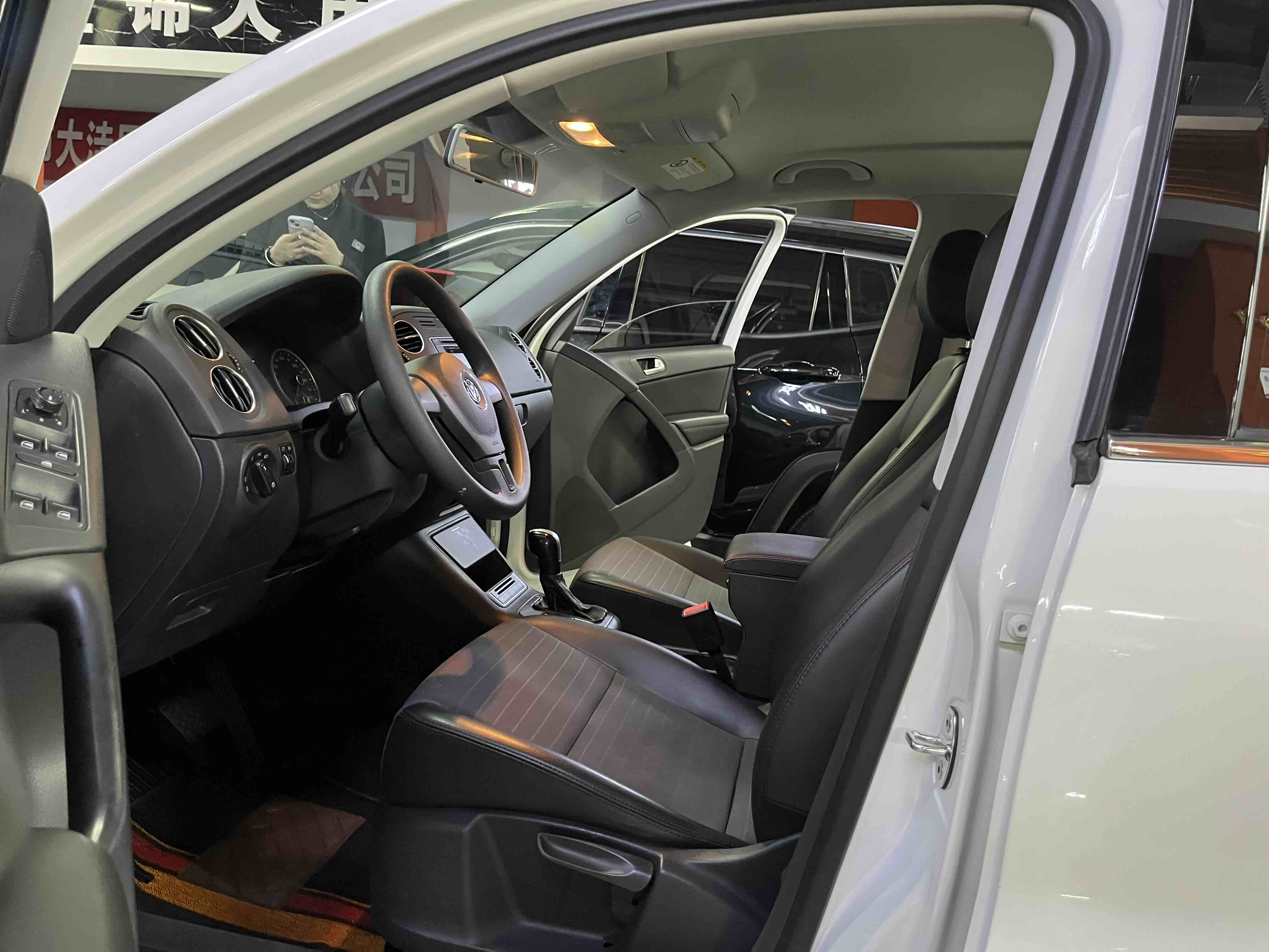 Volkswagen Tiguan 2015 car image #7