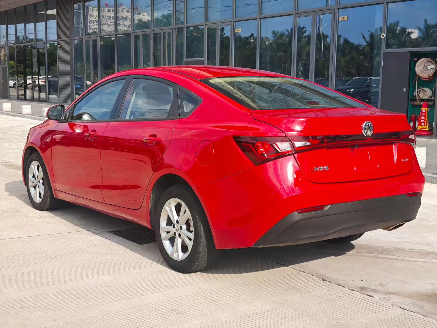 MG GT 2015 car image #7