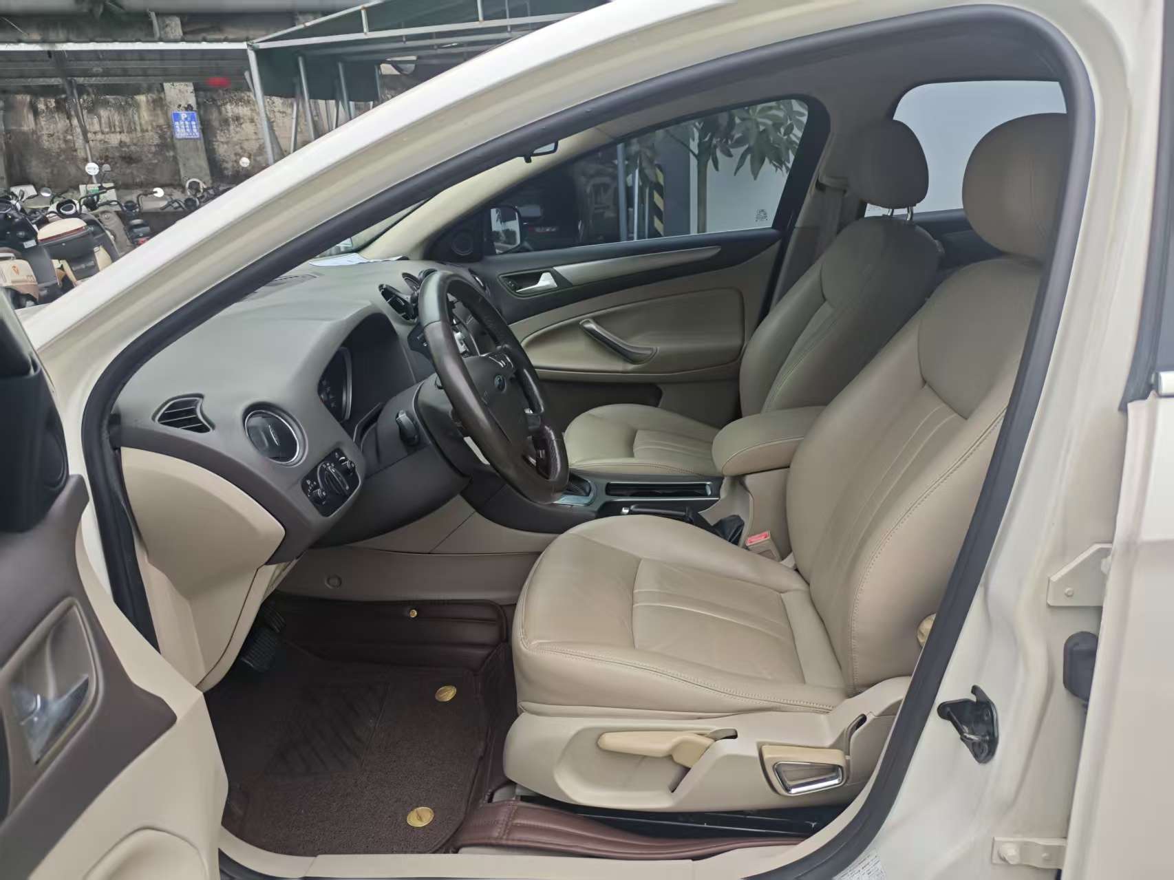 Ford Zhisheng 2014 #7 Ford Zhisheng 2014 car image #7