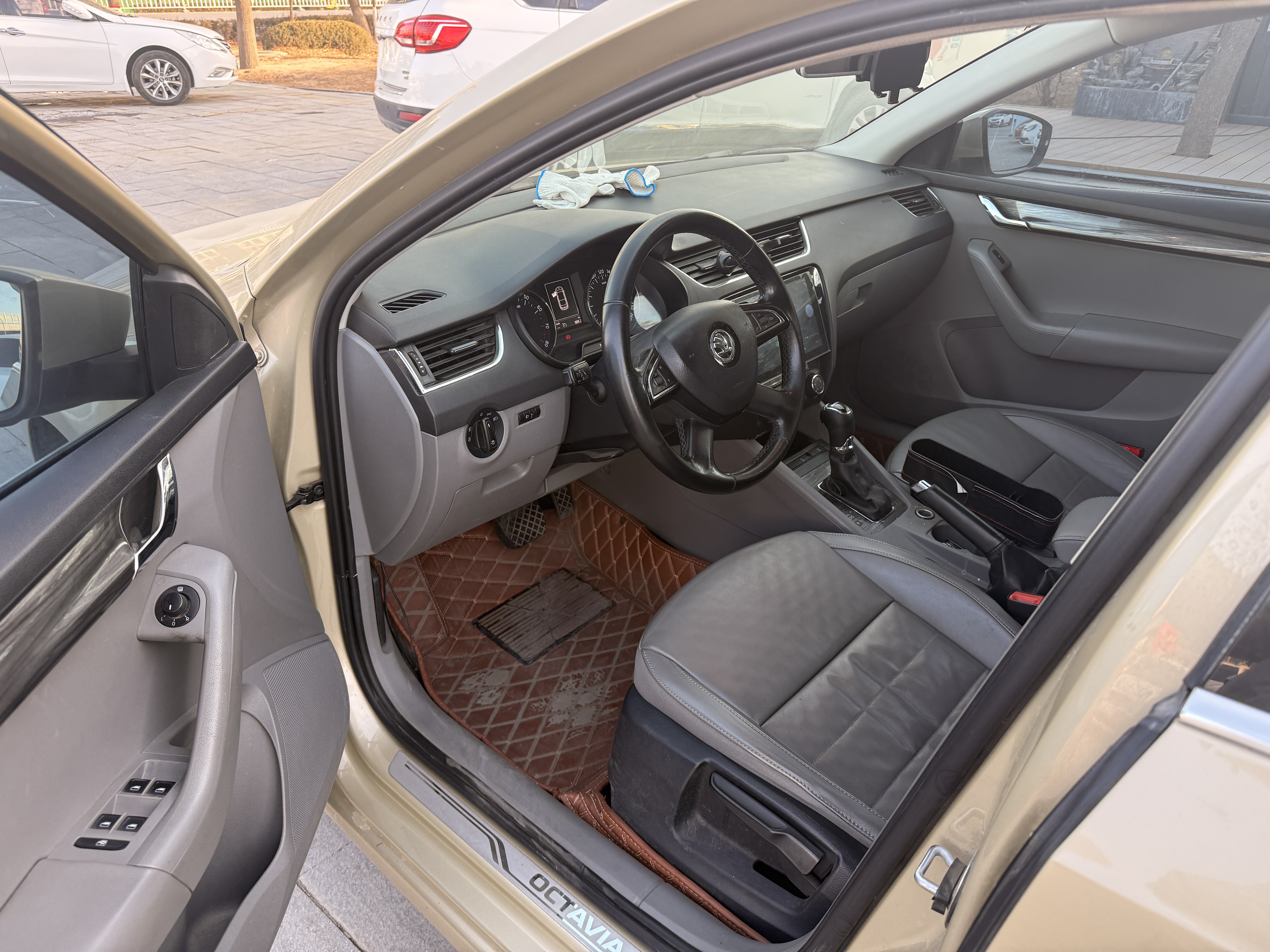 Skoda Octavia 2015 car image #7