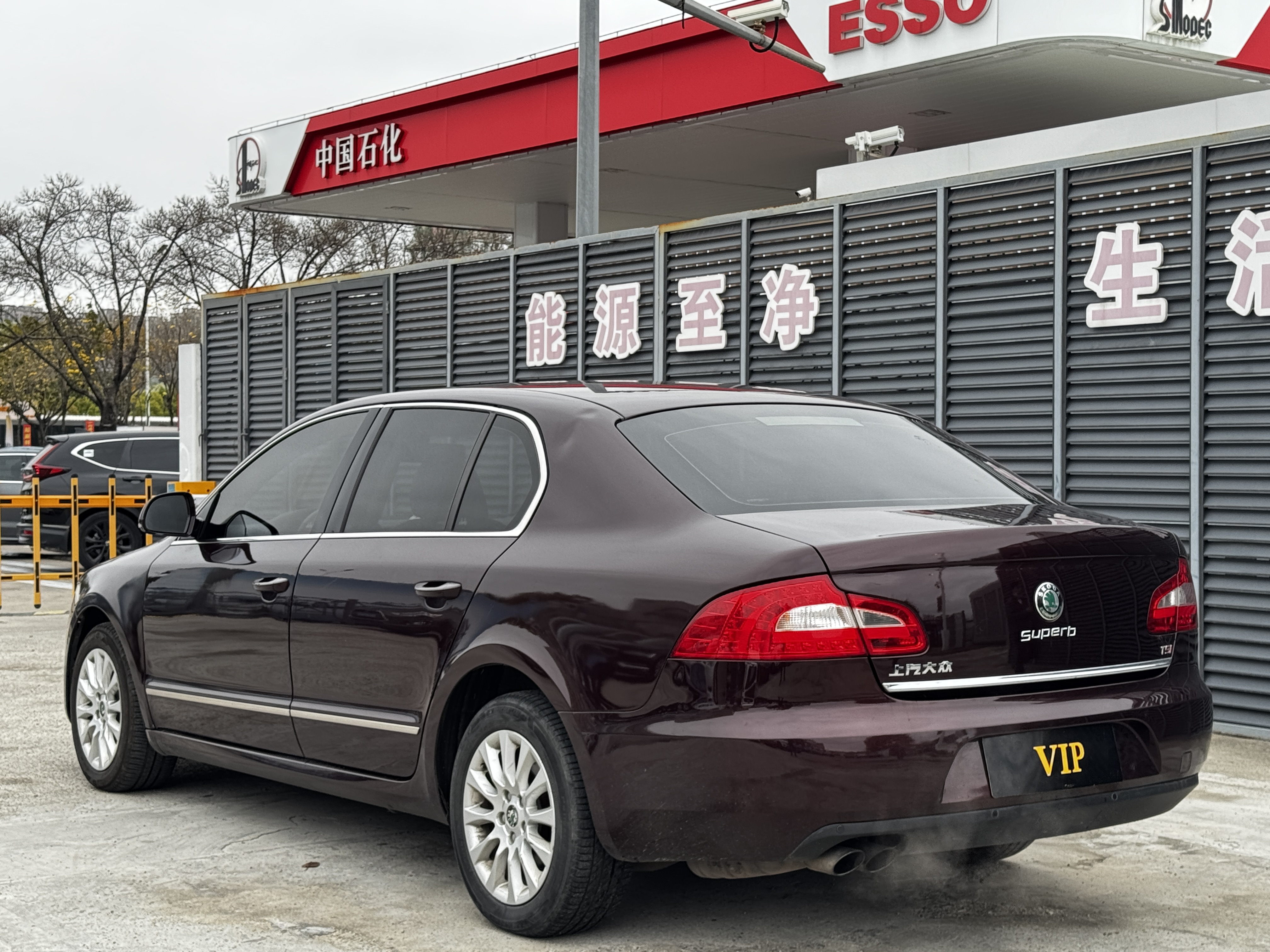 Skoda Superb 2011 car image #7