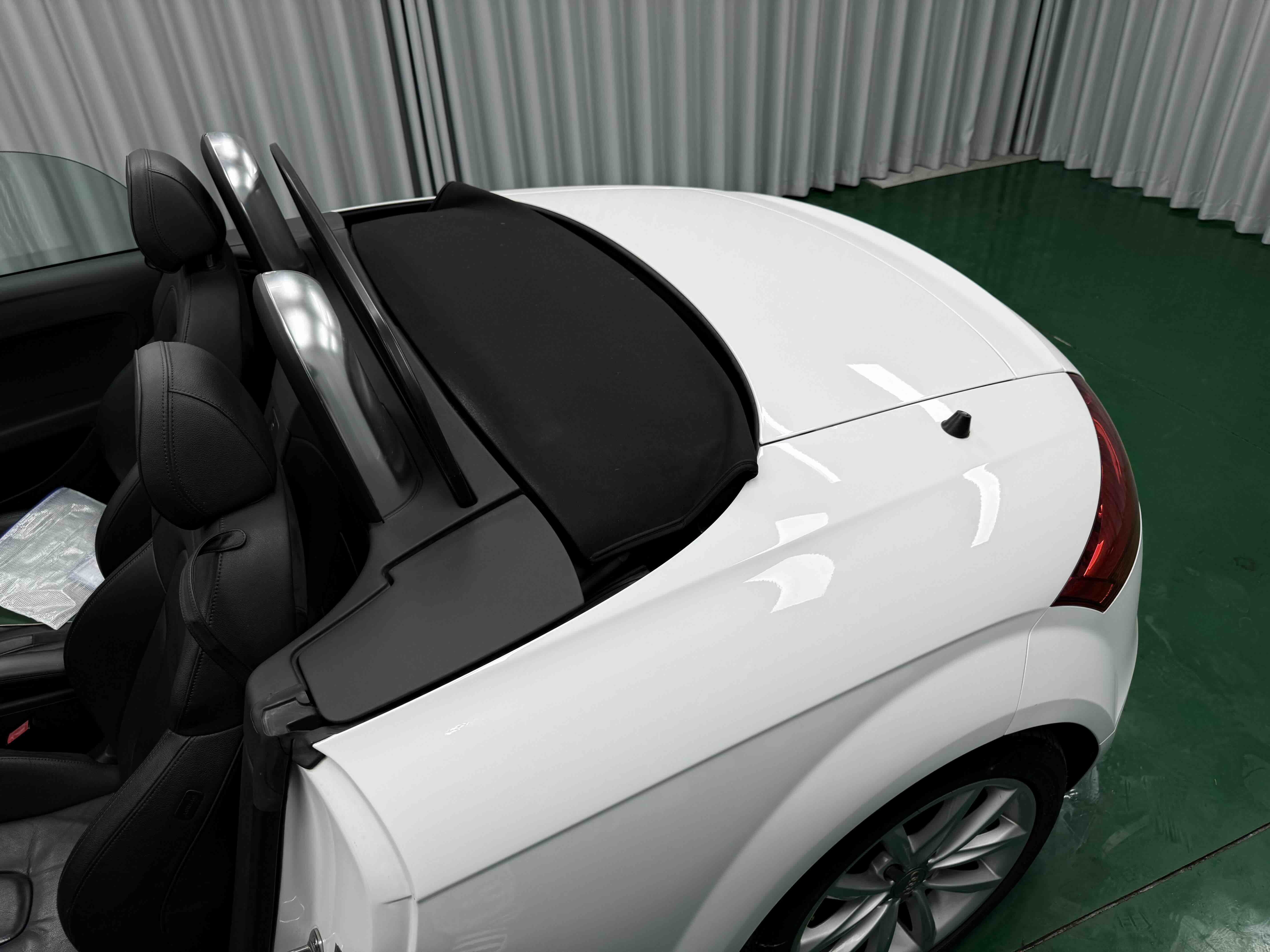 Audi TT 2011 #7 Audi TT 2011 car image #7