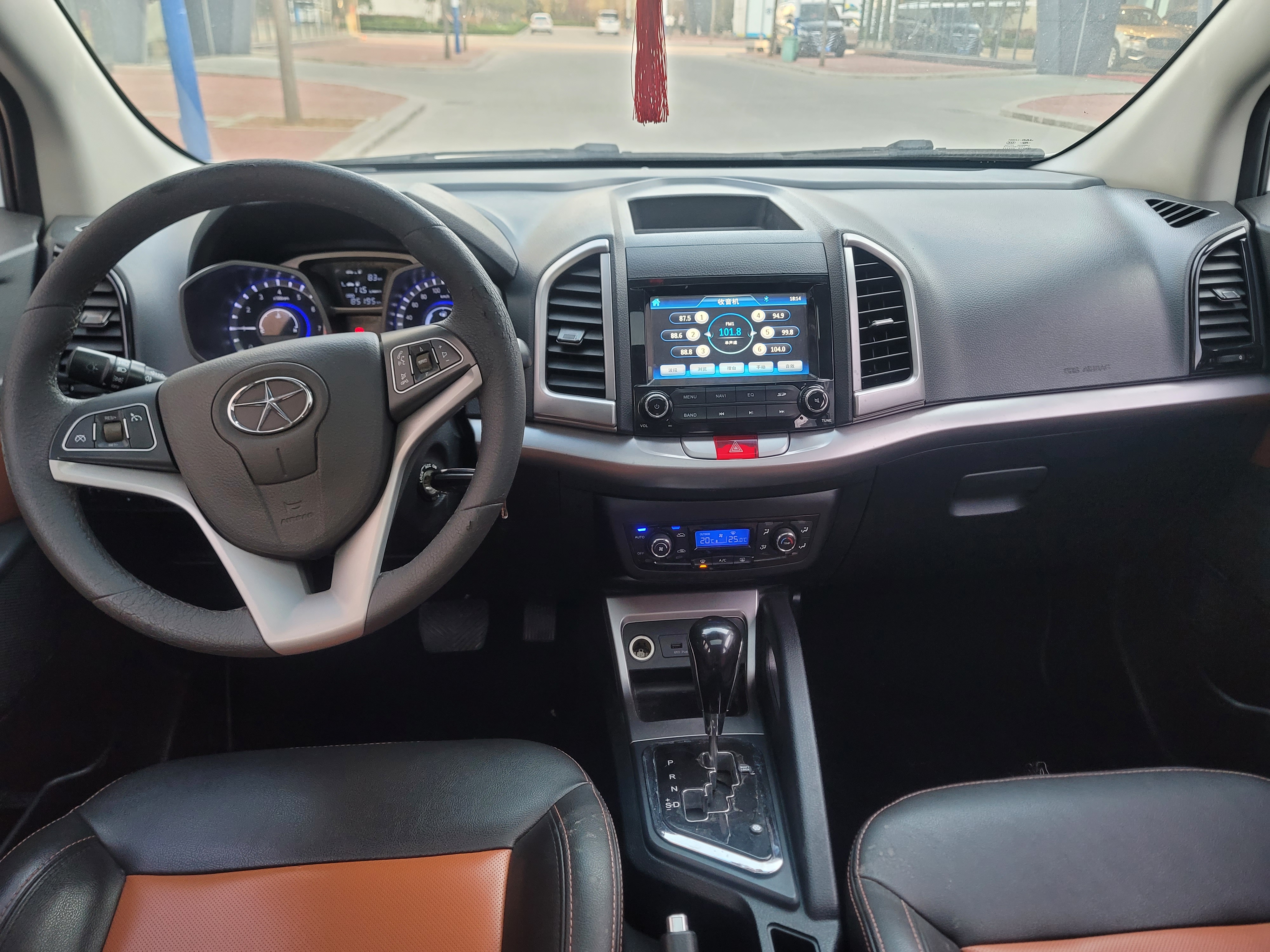 JAC 2015 #7 JAC 2015 car image #7