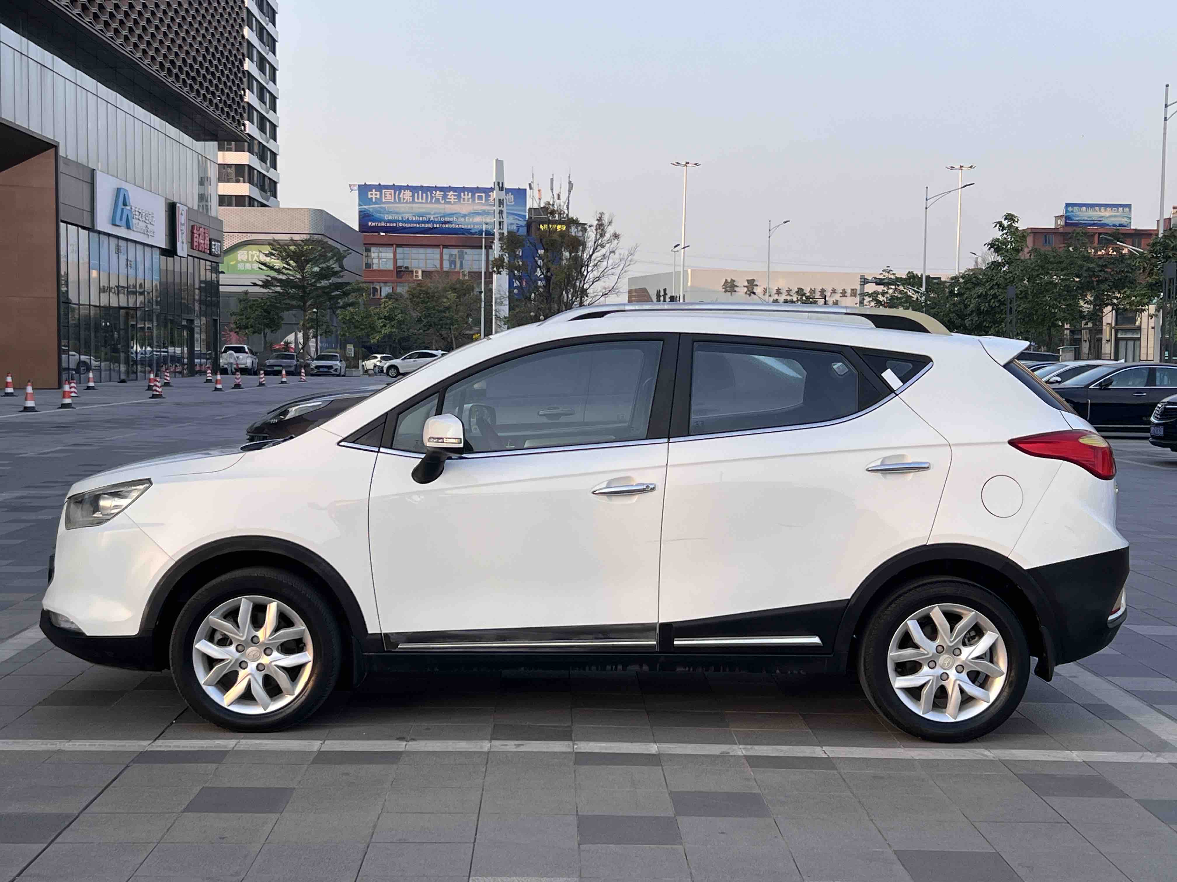 JAC 2015 #7 JAC 2015 car image #7