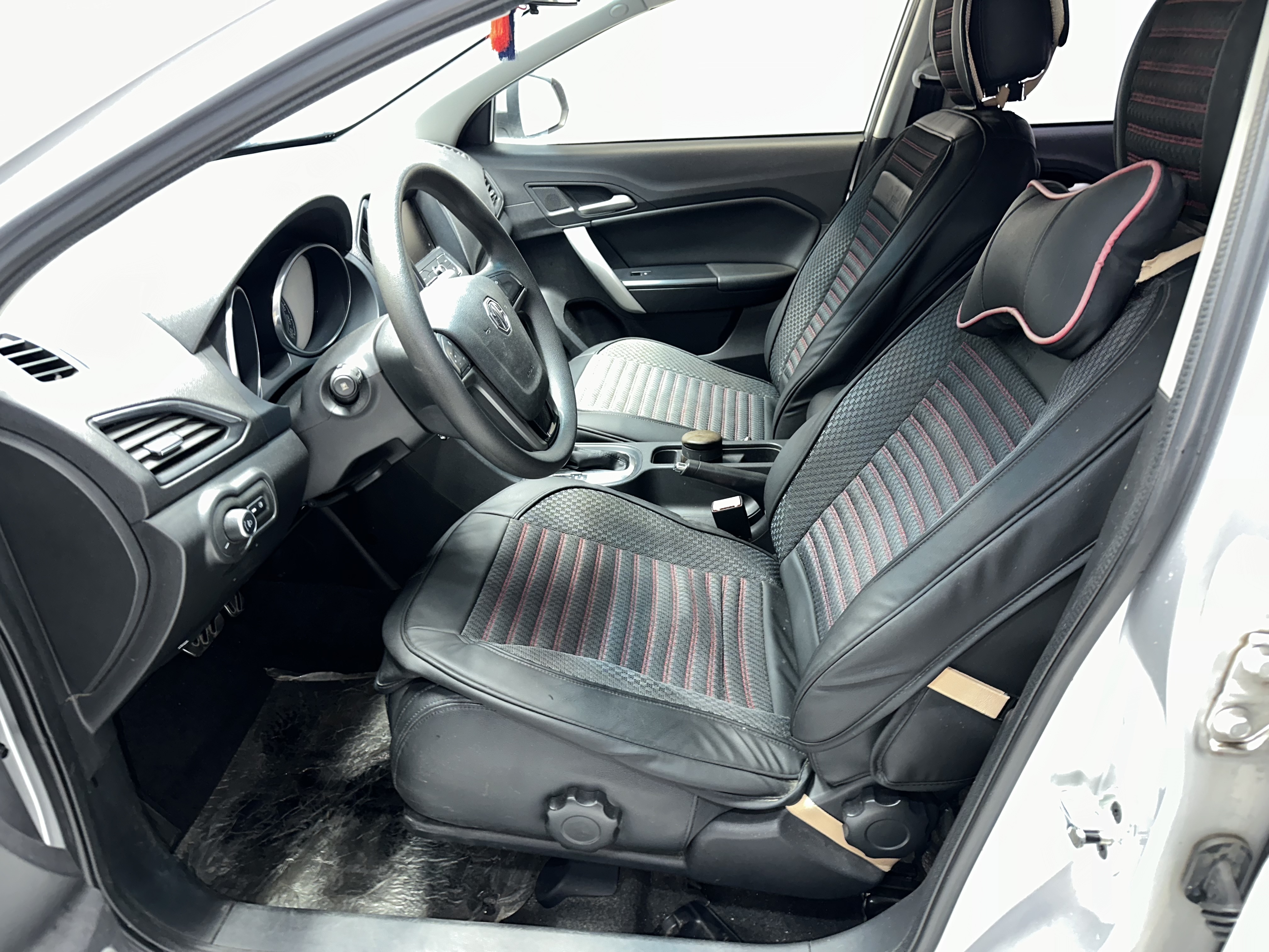 MG GT 2016 car image #7