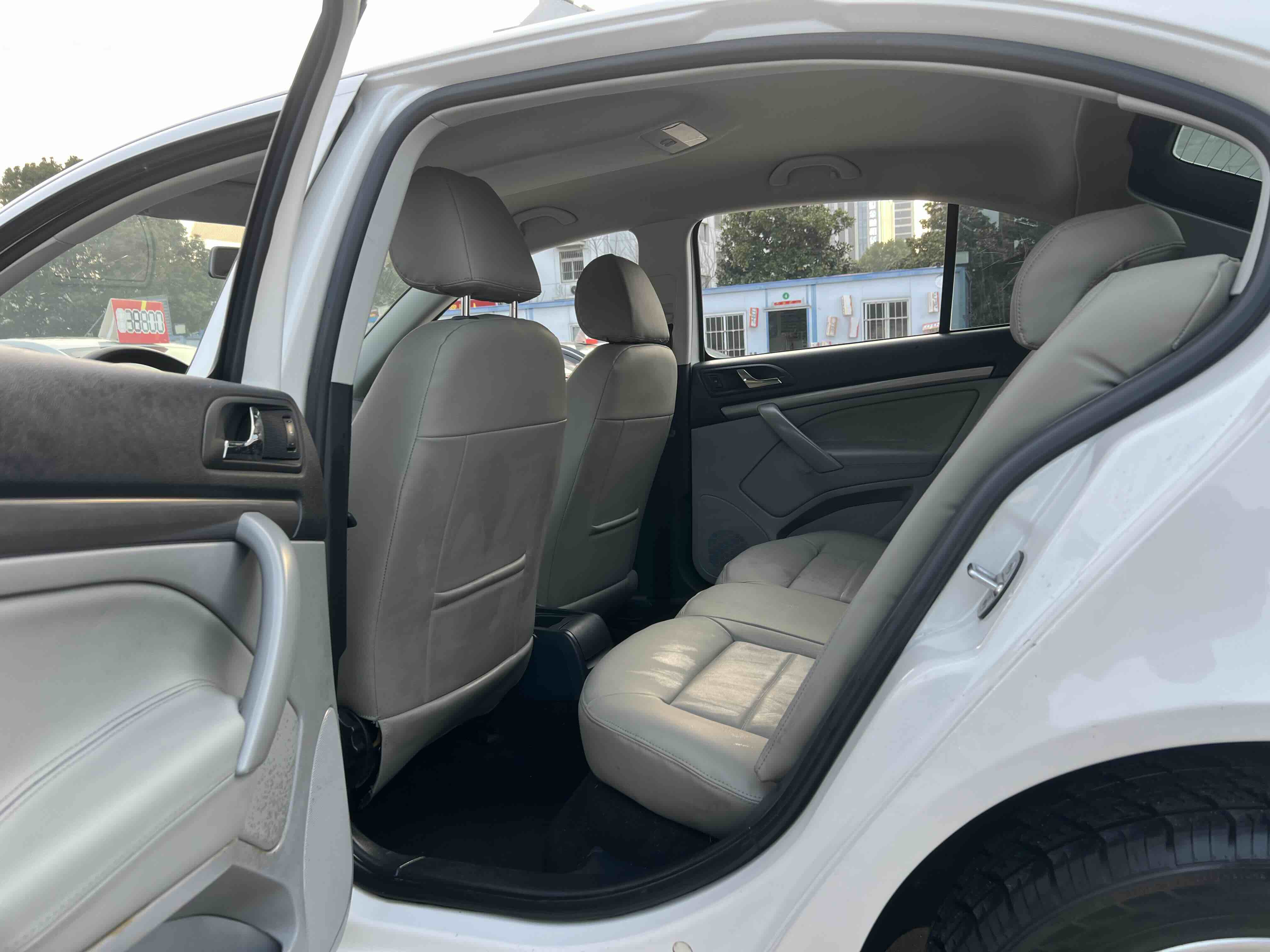 Skoda Octavia 2015 car image #7