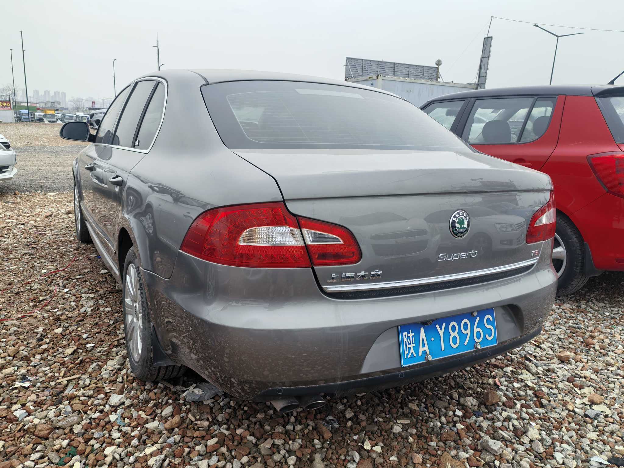 Skoda Superb 2013 car image #7