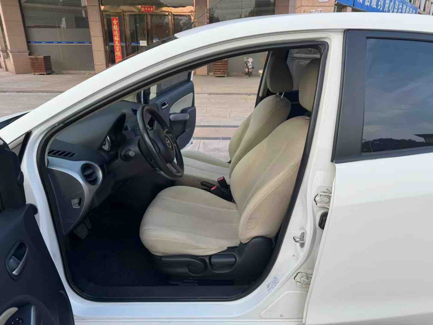 Mazda 2 Sedan 2010 image de voiture #7