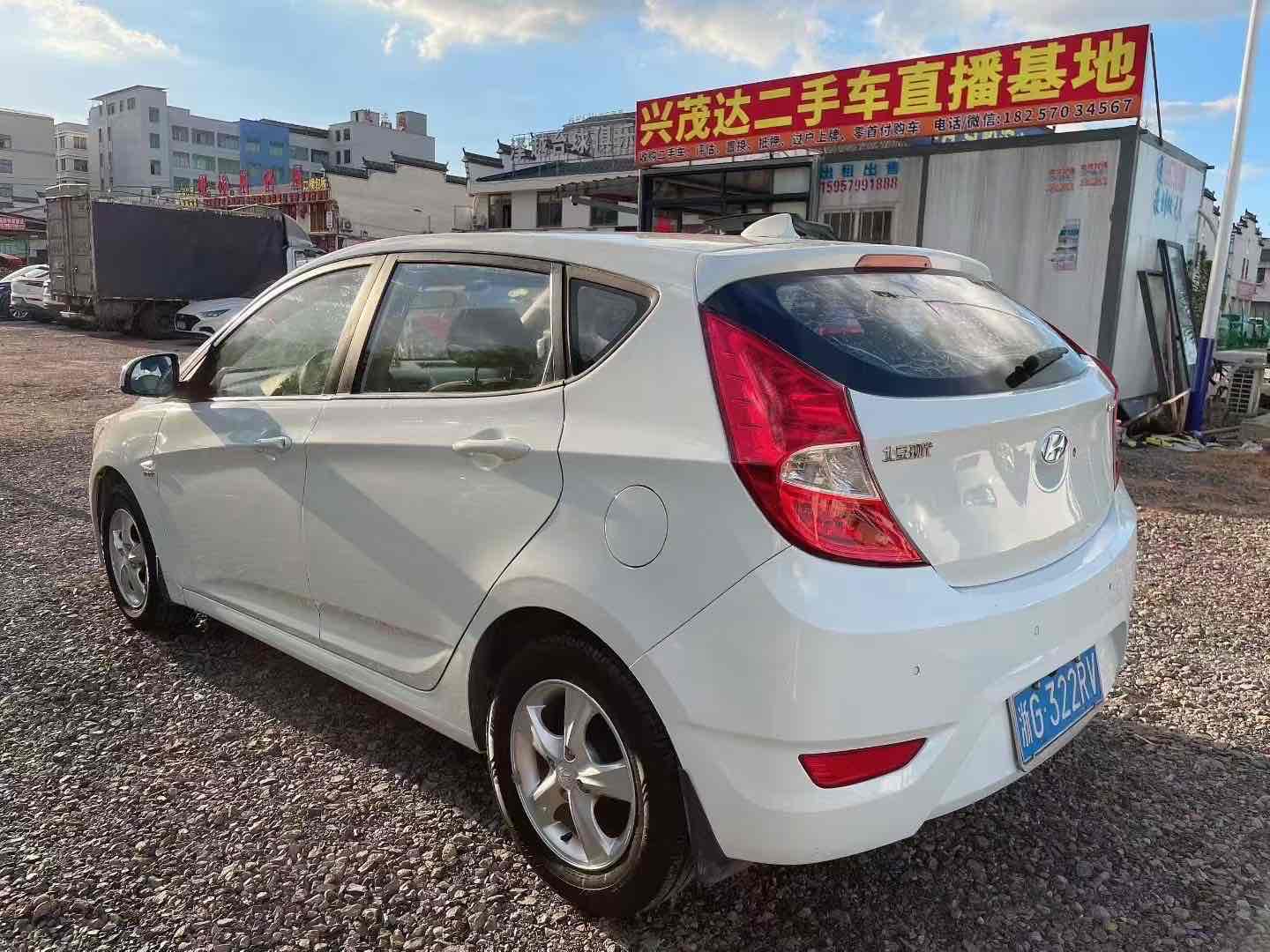 Hyundai Reina Hatchback 2015 immagine di auto #7