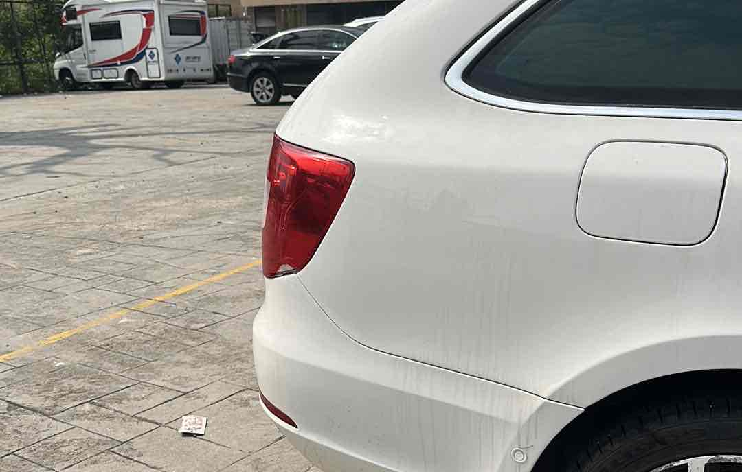 Skoda Superb Combi 2014 car image #7