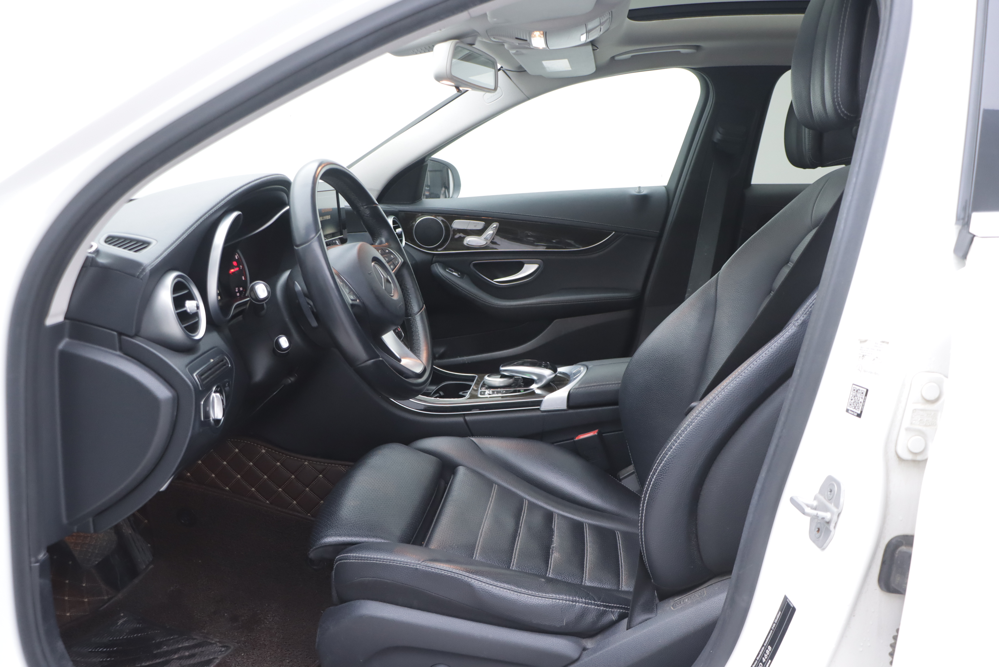 Mercedes-Benz C Class 2015 car image #7