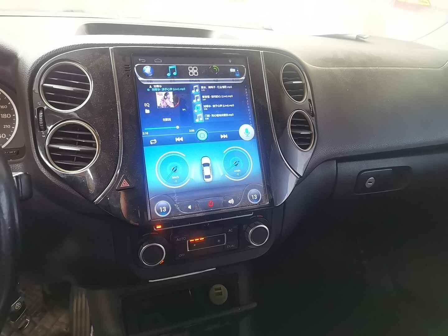 Volkswagen Tiguan 2010 car image #7