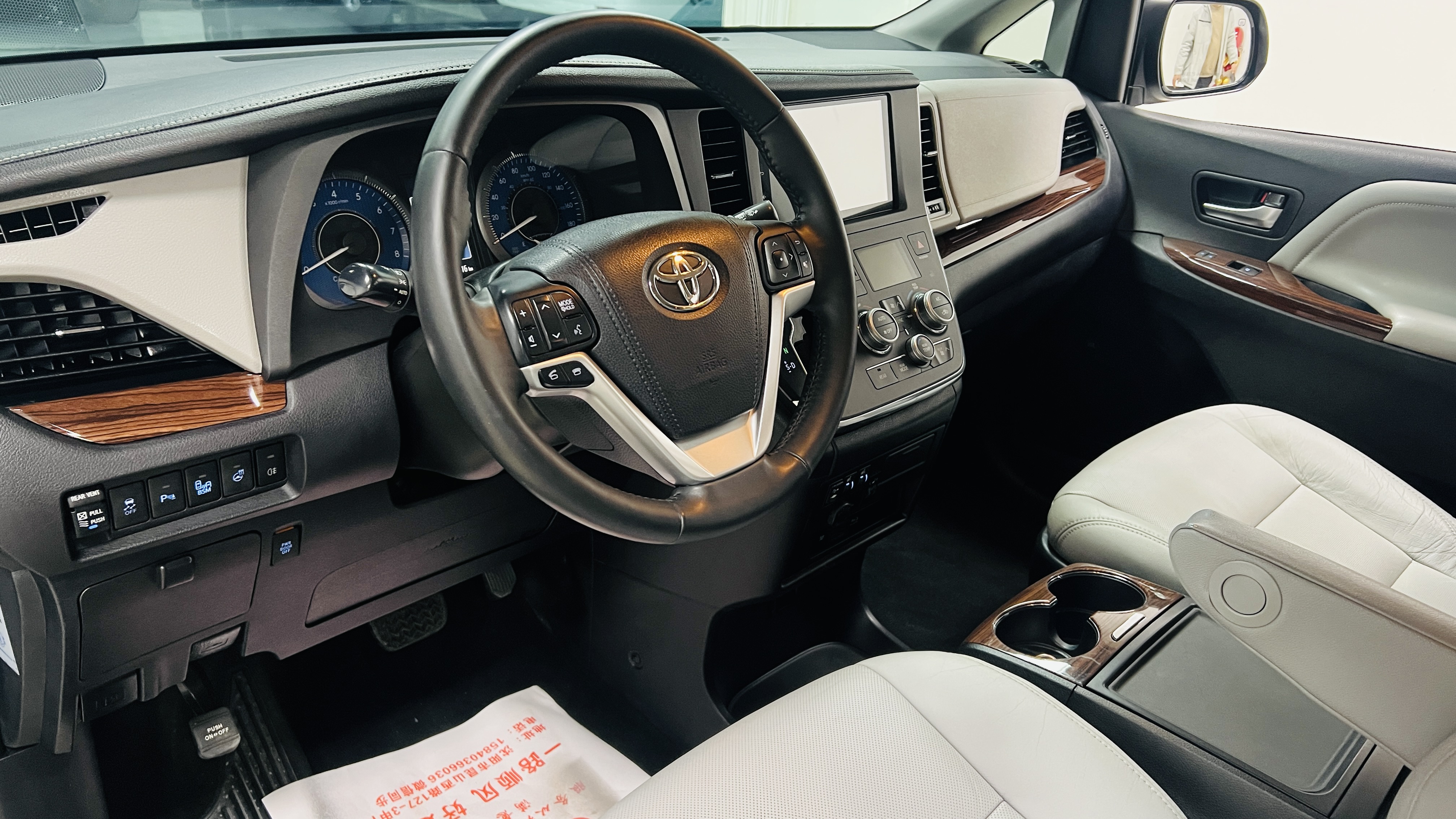 Toyota SIENNA 2016 car image #7