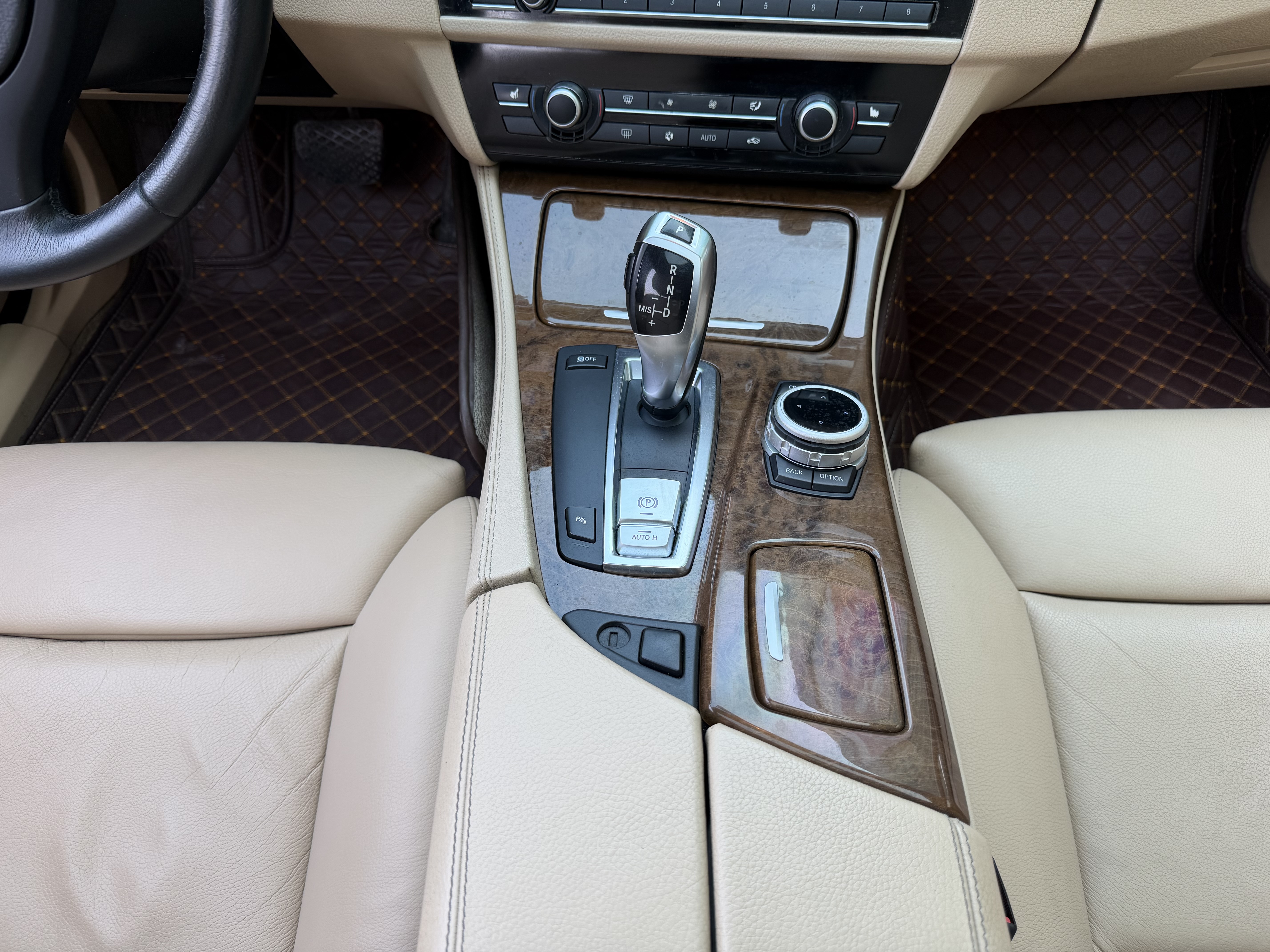 BMW 5 Series 2011 car image #7