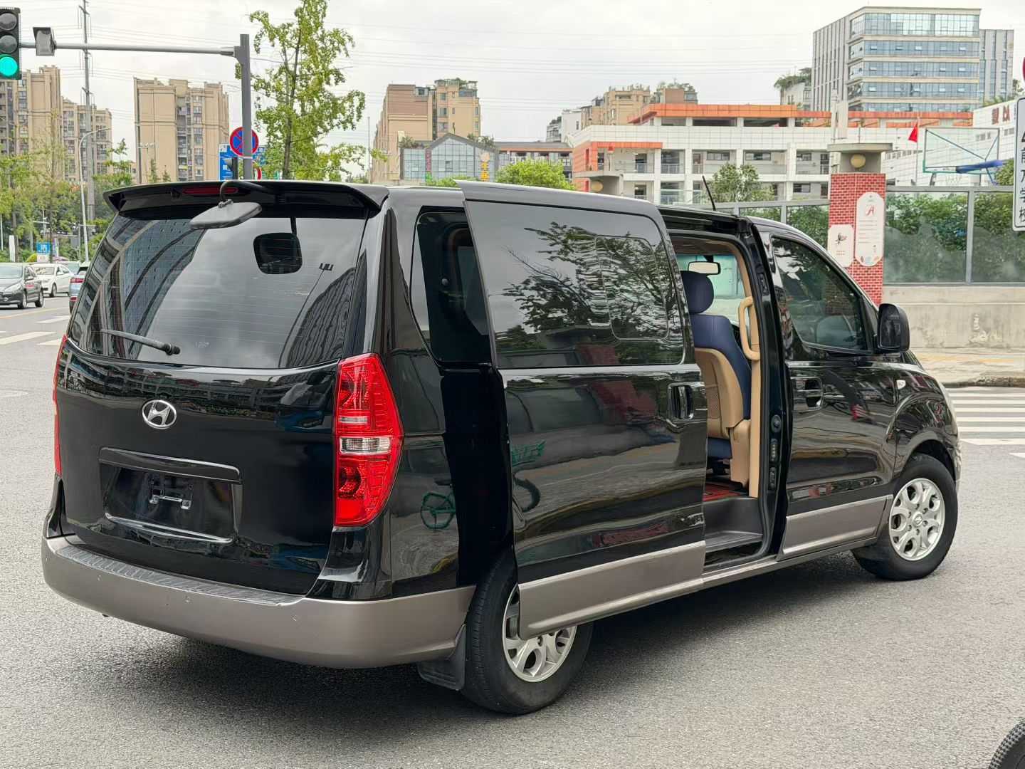 Hyundai H-1 2013 car image #7