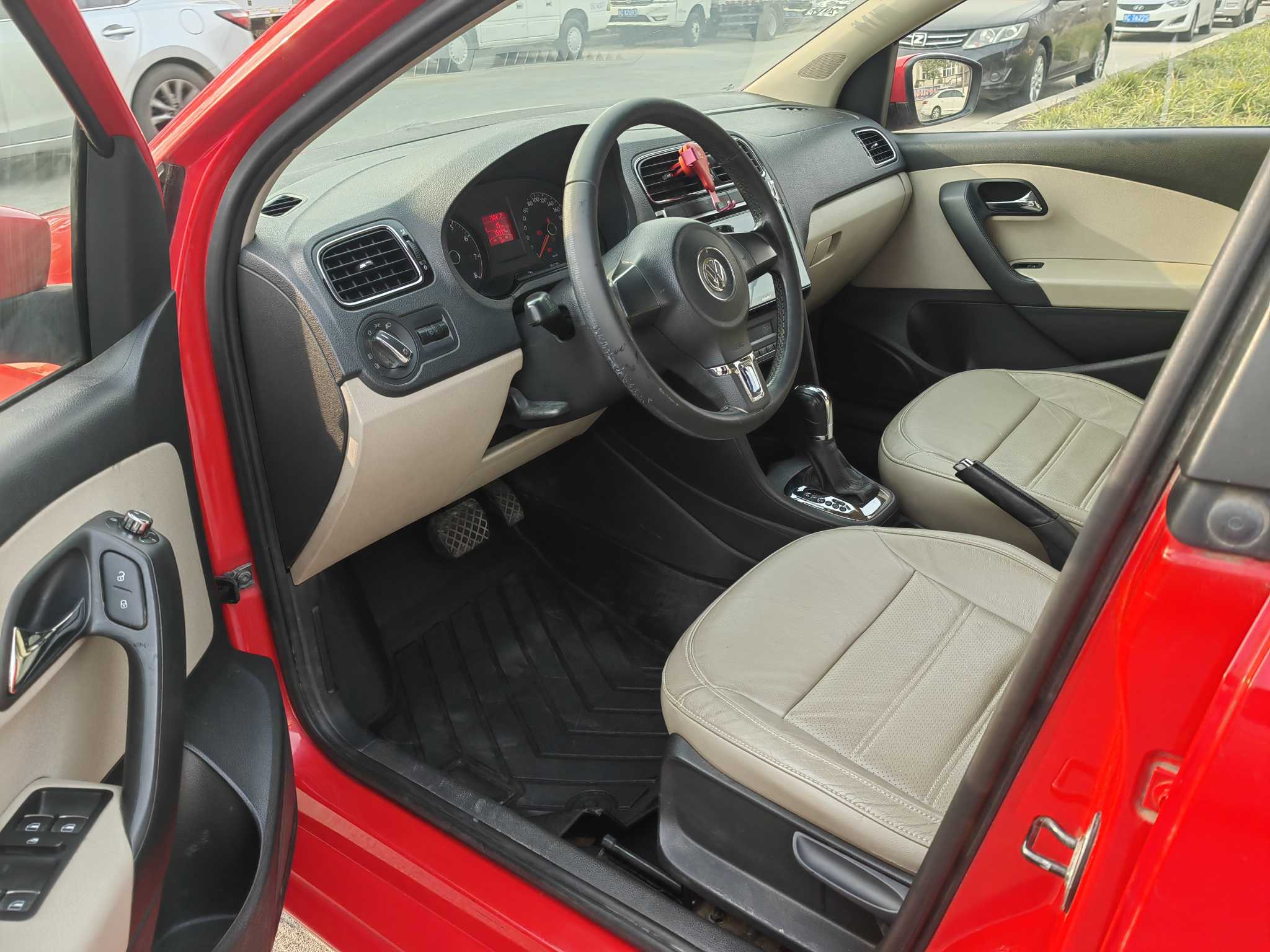 Volkswagen Polo 2011 #7 Volkswagen Polo 2011 car image #7