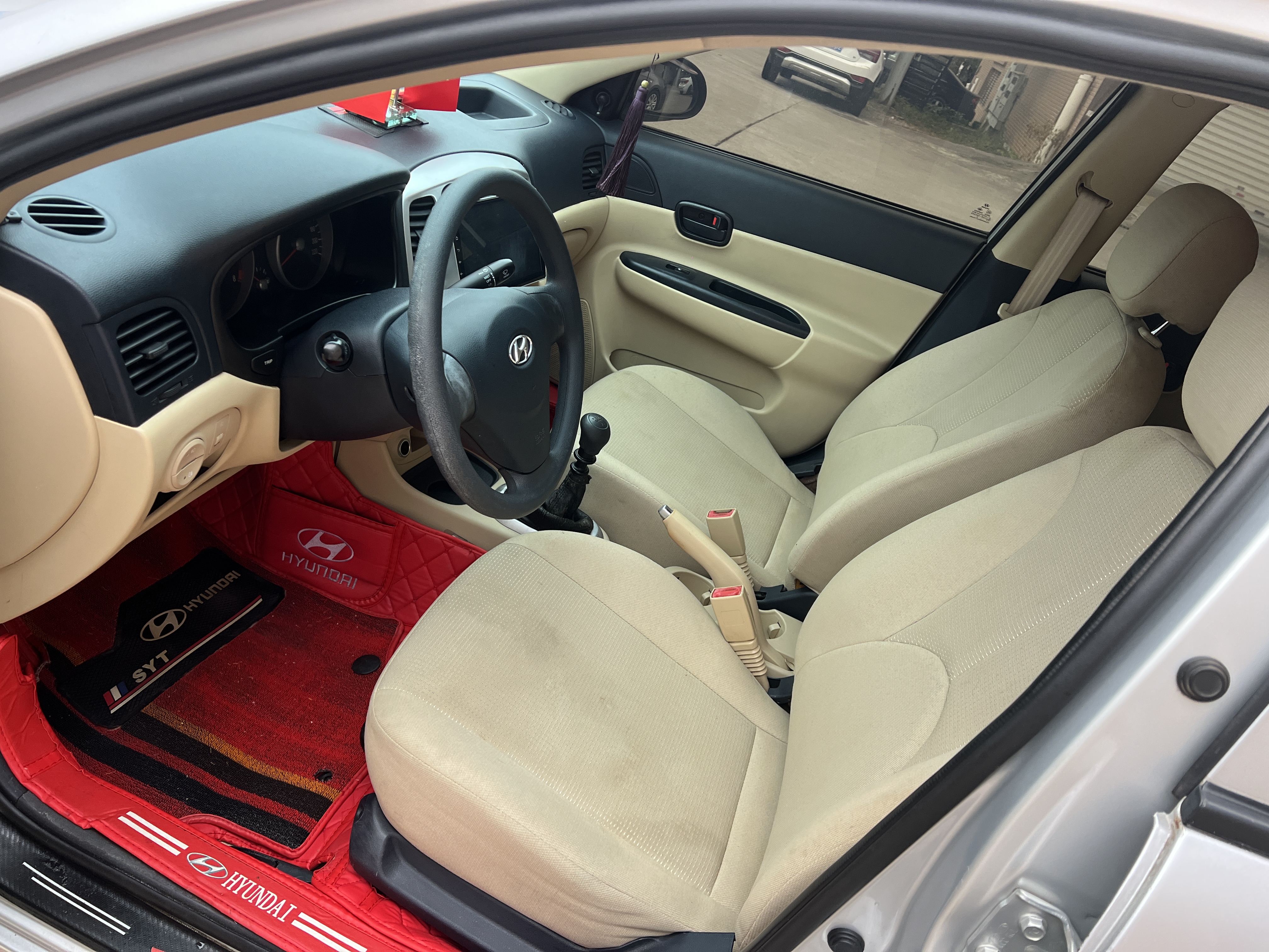 Hyundai Accent 2012 изображение автомобиля #7