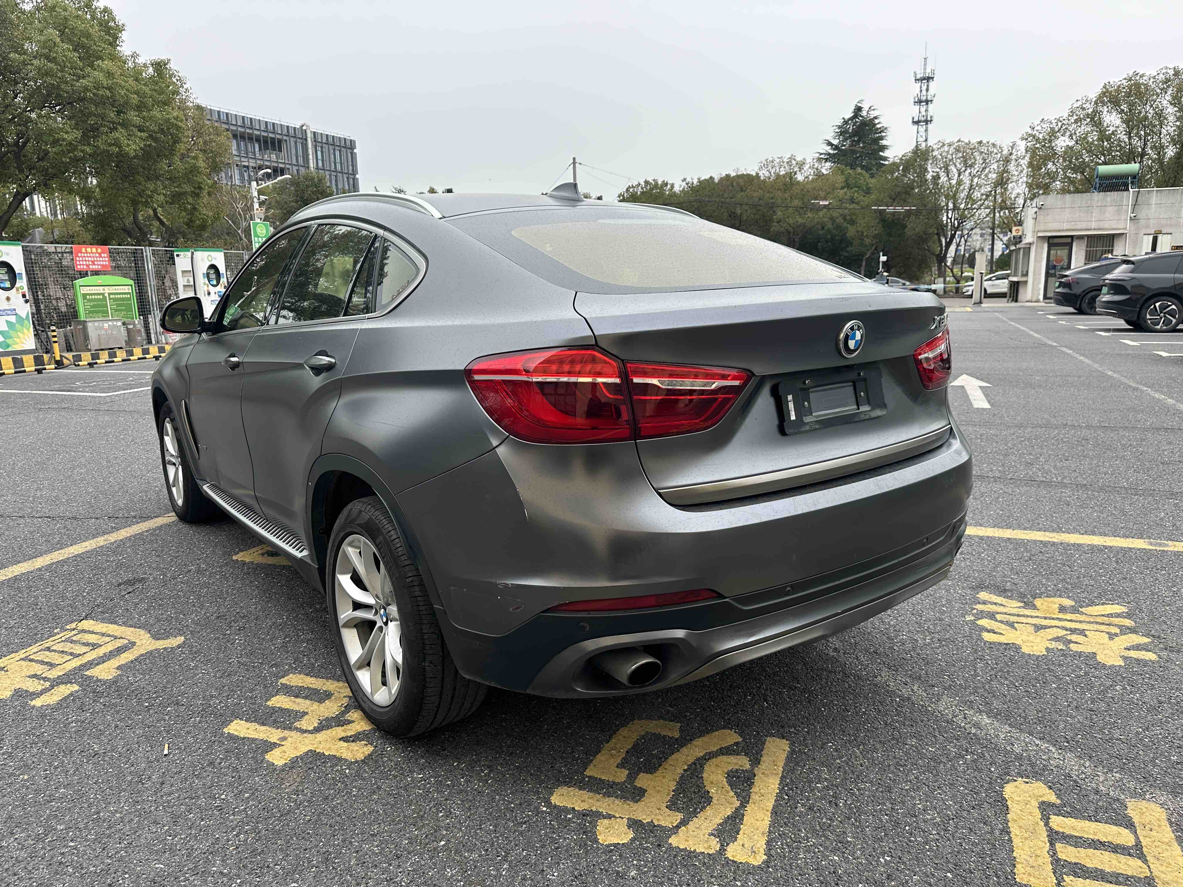 BMW X6 2018 imagem de carro #7
