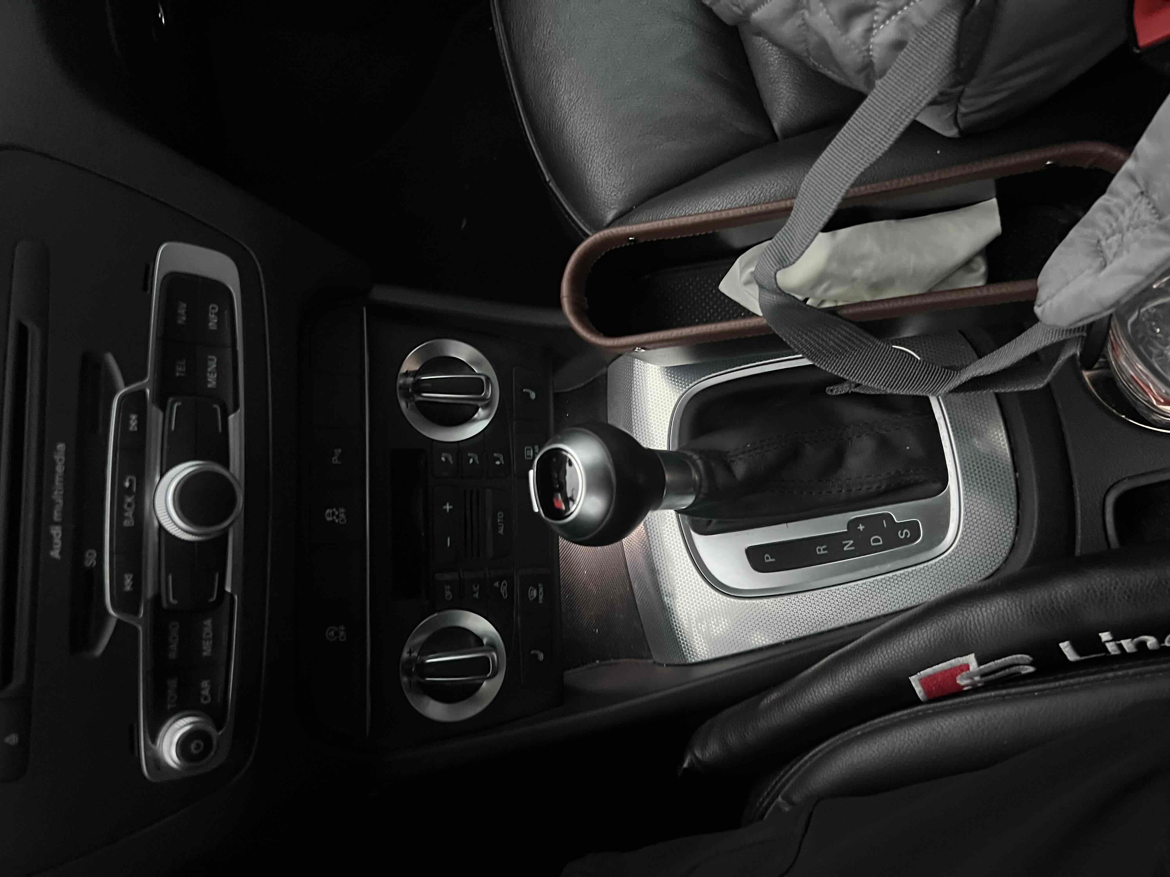 Audi Q3 2016 car image #7