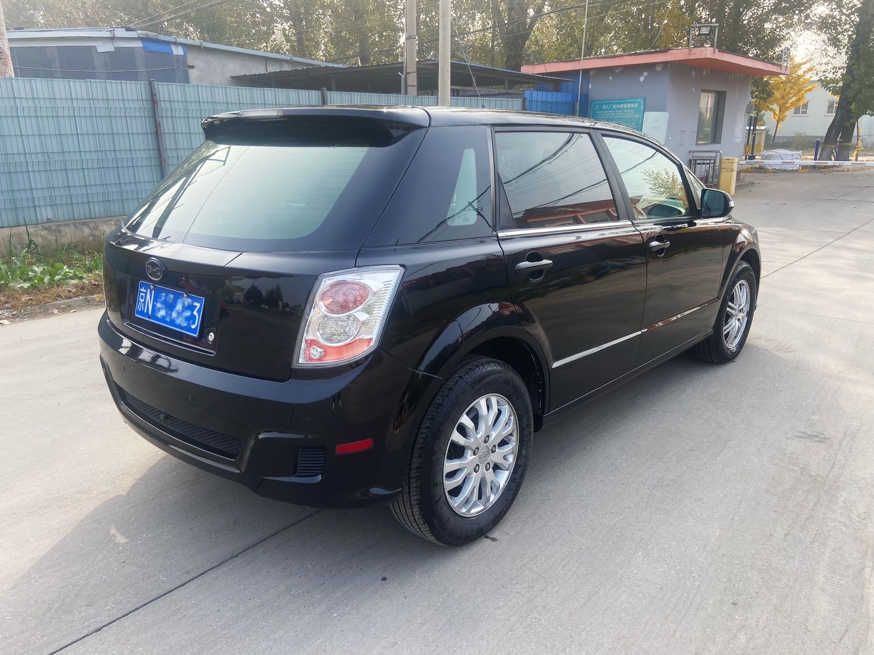 BYD e6 2015 car image #7