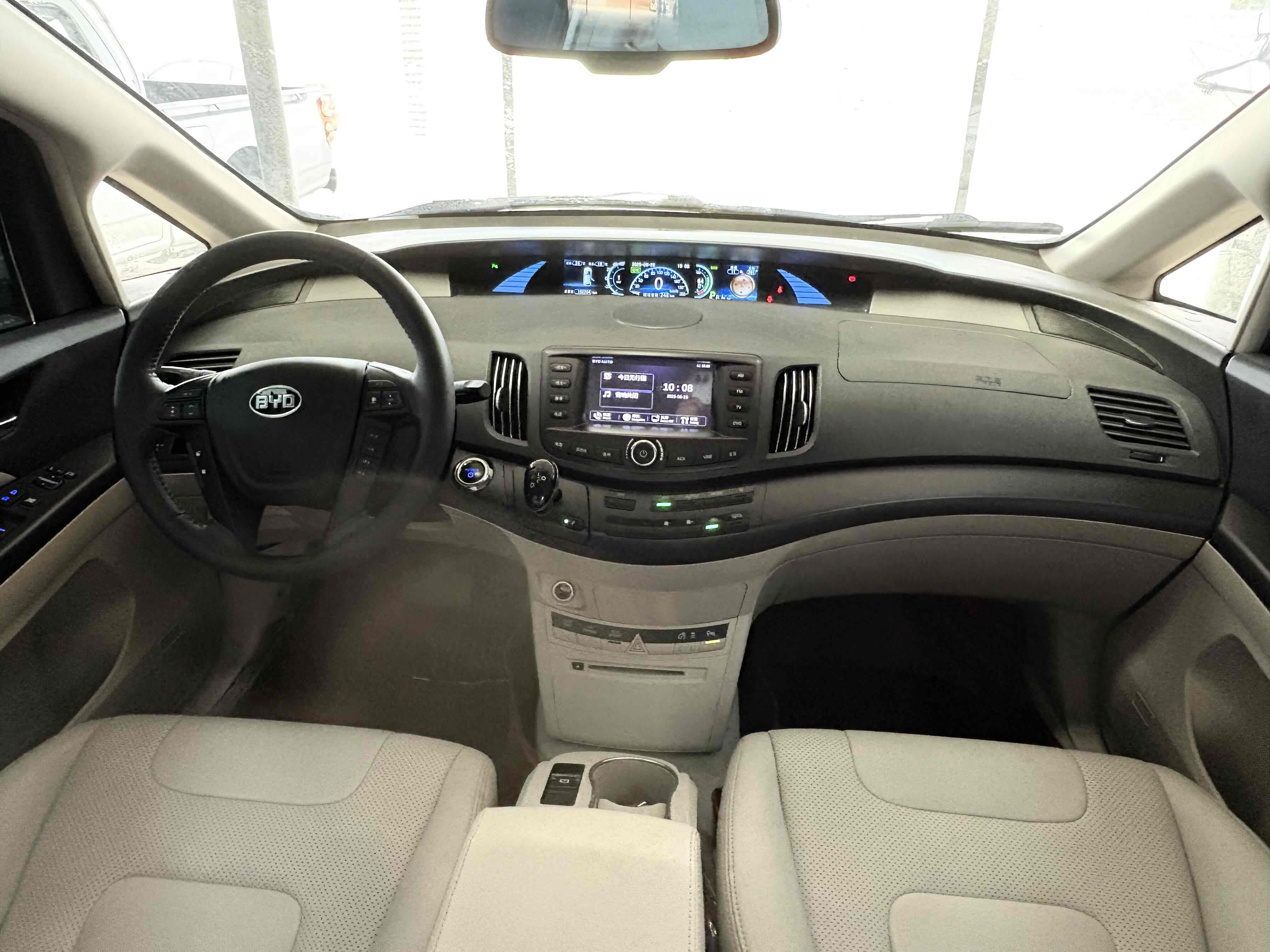 BYD e6 2015 car image #7
