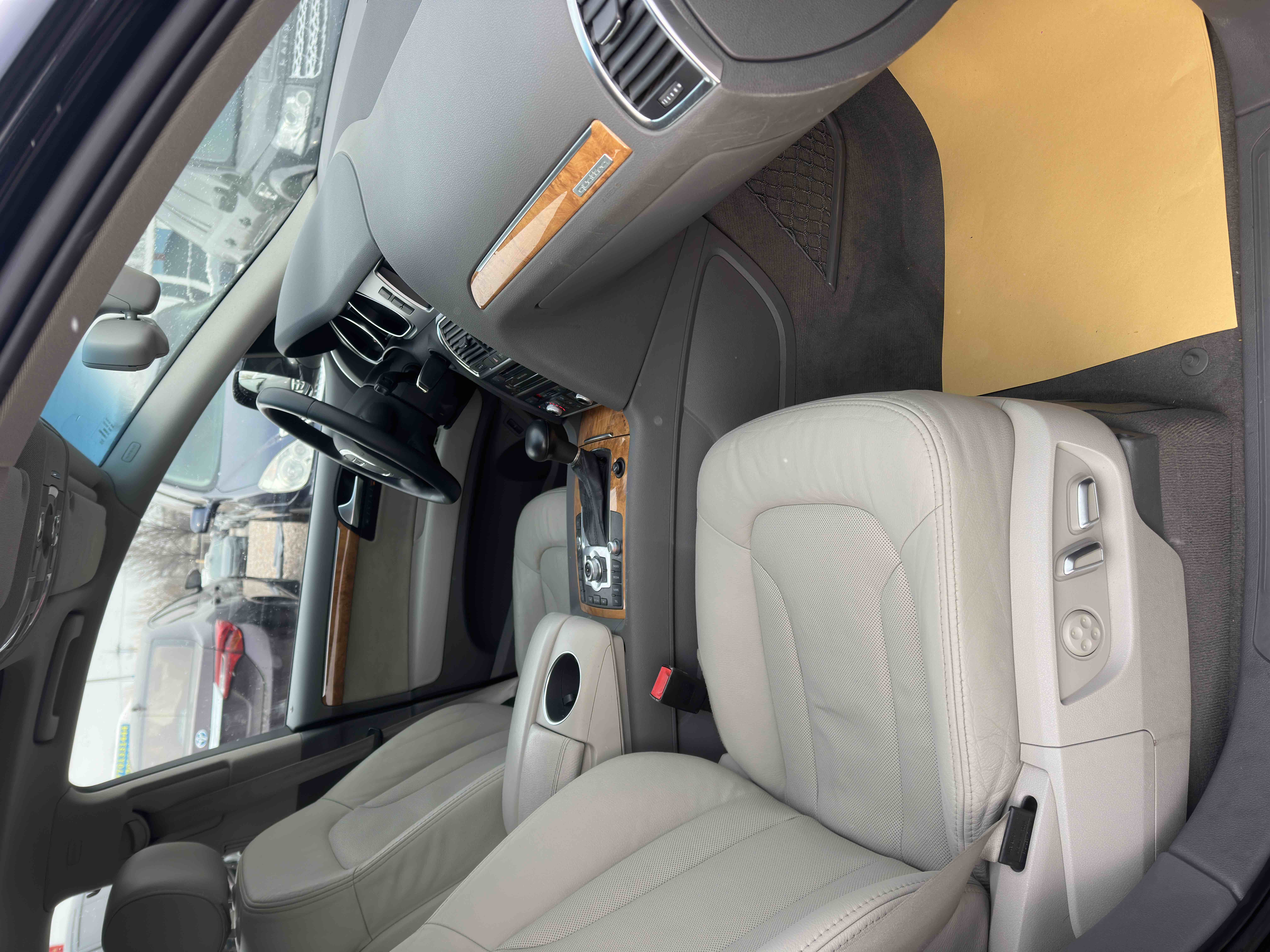 Audi Q7 2011 car image #7