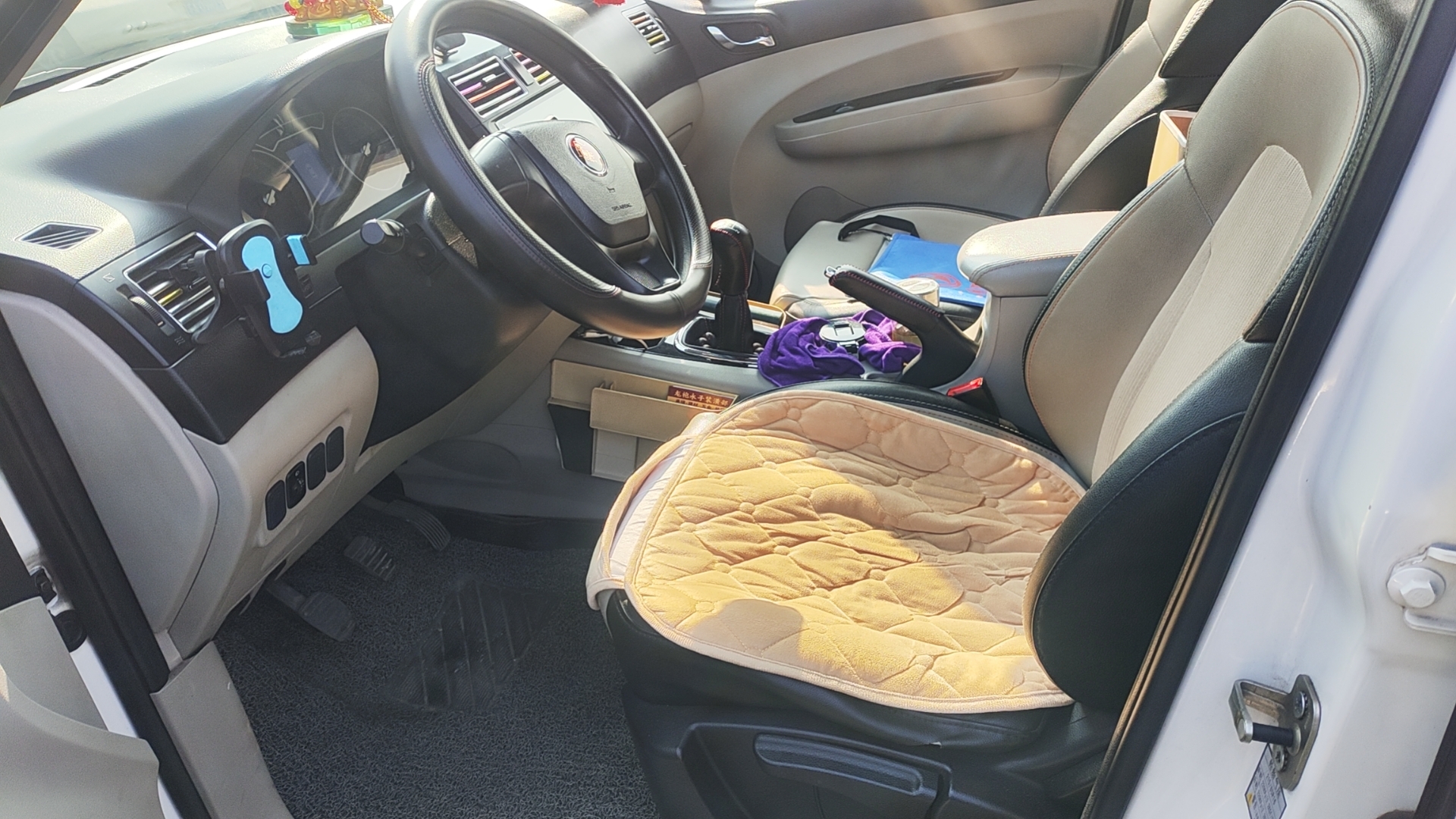 Forthing JOYEAR X3 2016 #7 Forthing JOYEAR X3 2016 car image #7