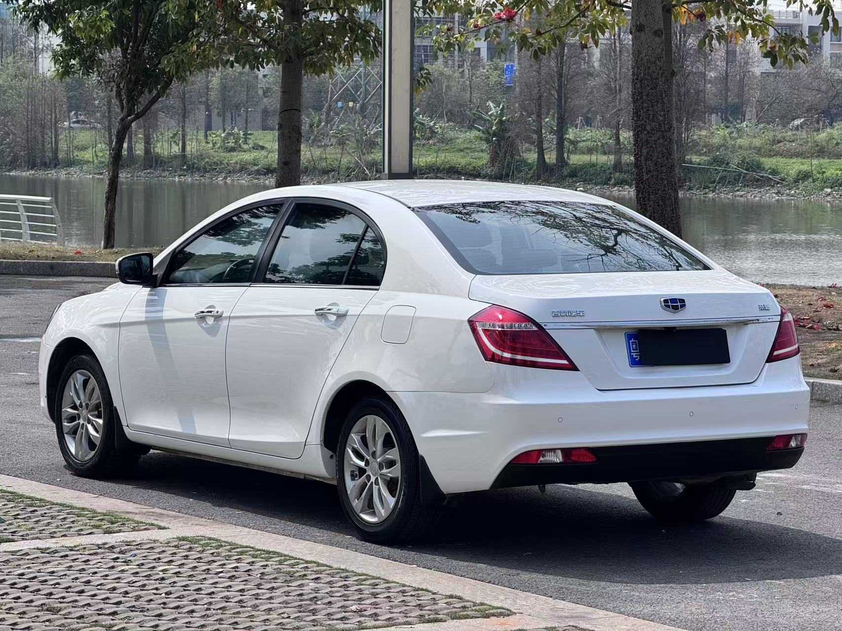 Emgrand 2016 #7 Emgrand 2016 car image #7