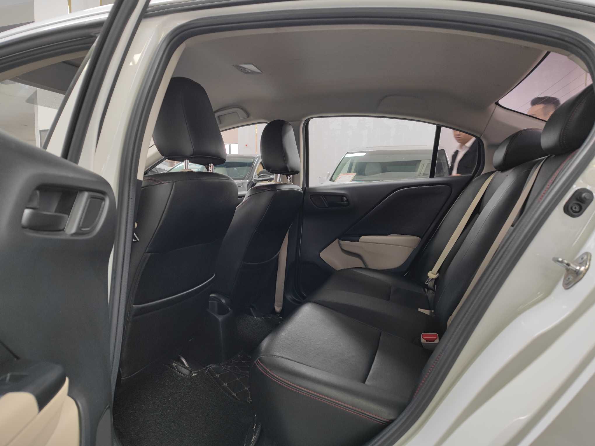 Honda Greiz 2017 car image #7