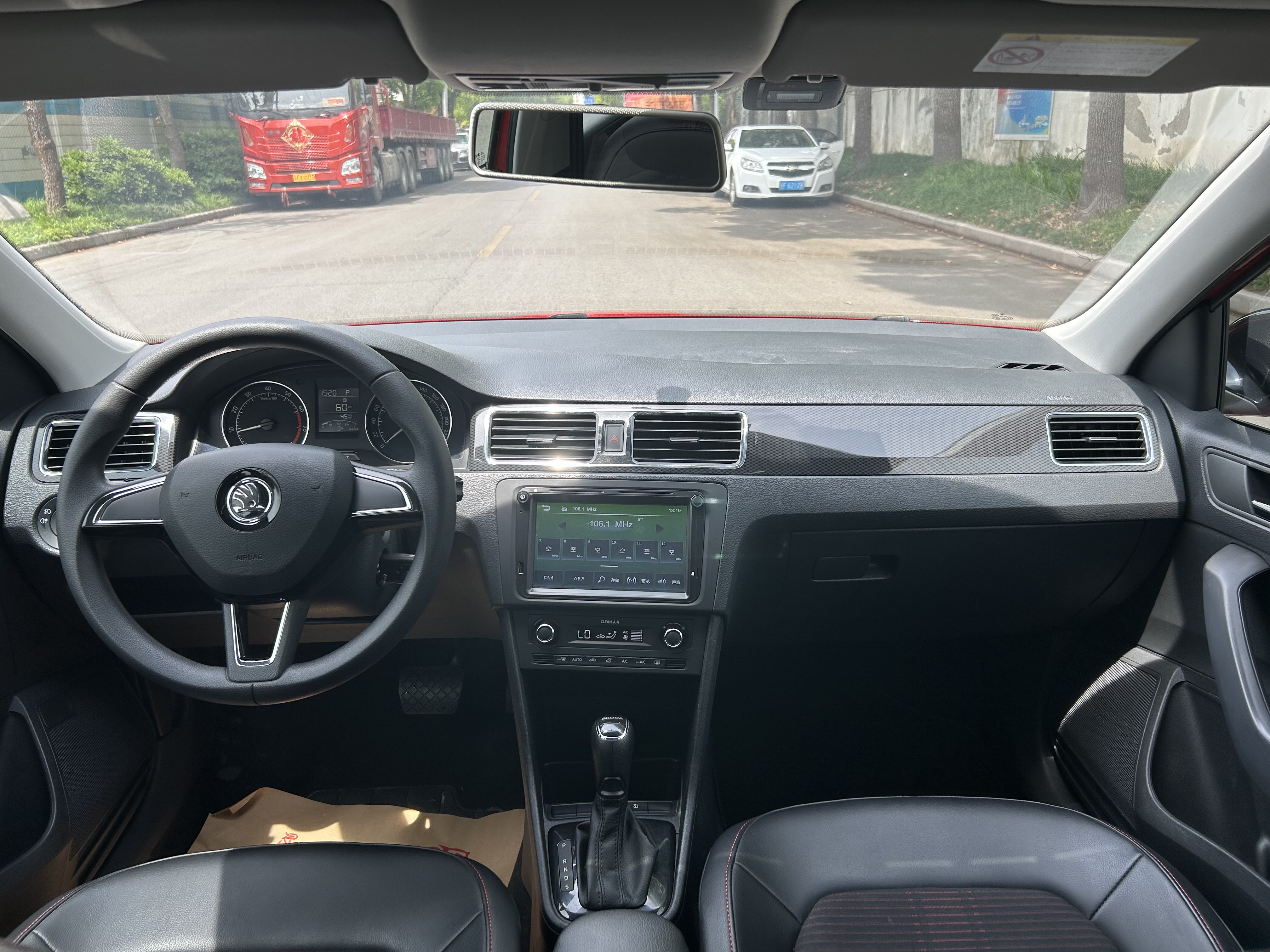 Skoda Rapid Spaceback 2016 car image #7