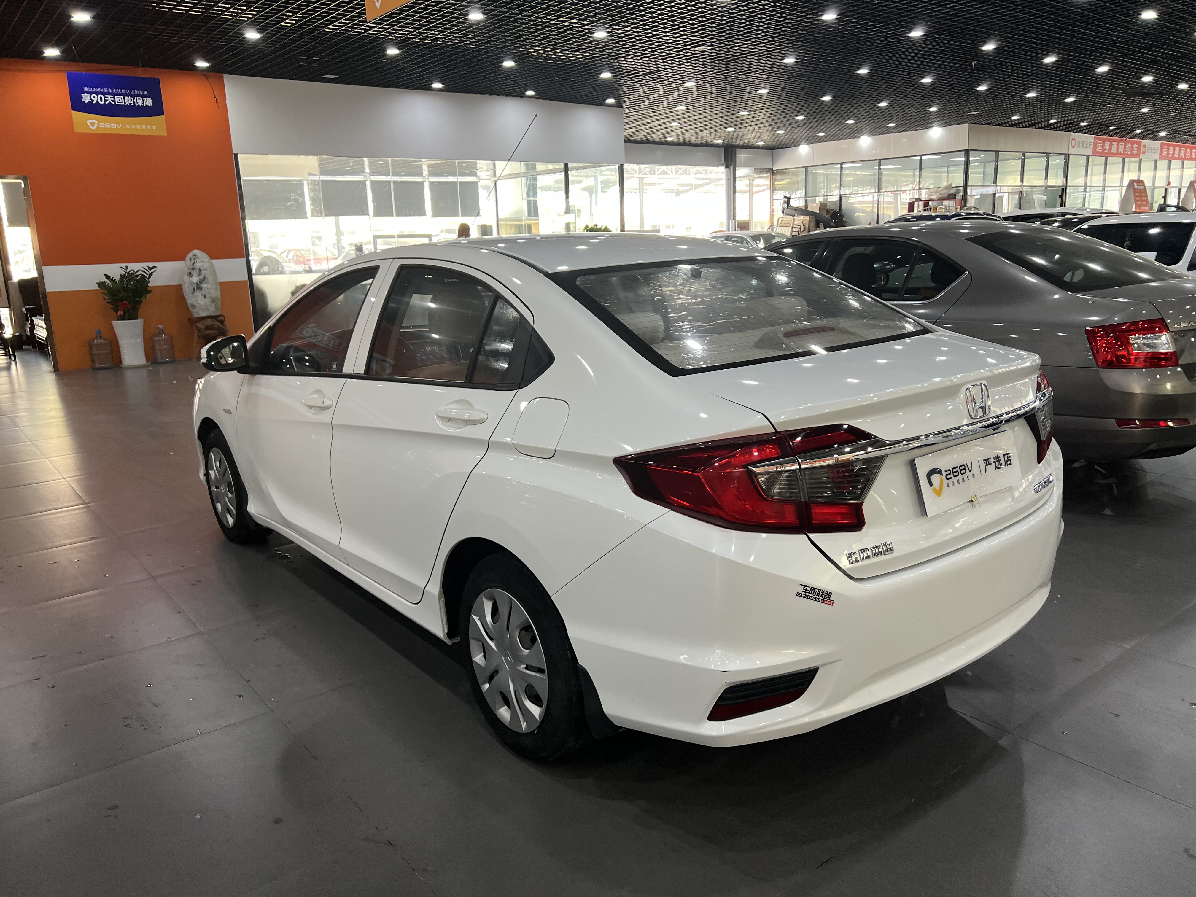 Honda Greiz 2016 #7 Honda Greiz 2016 car image #7