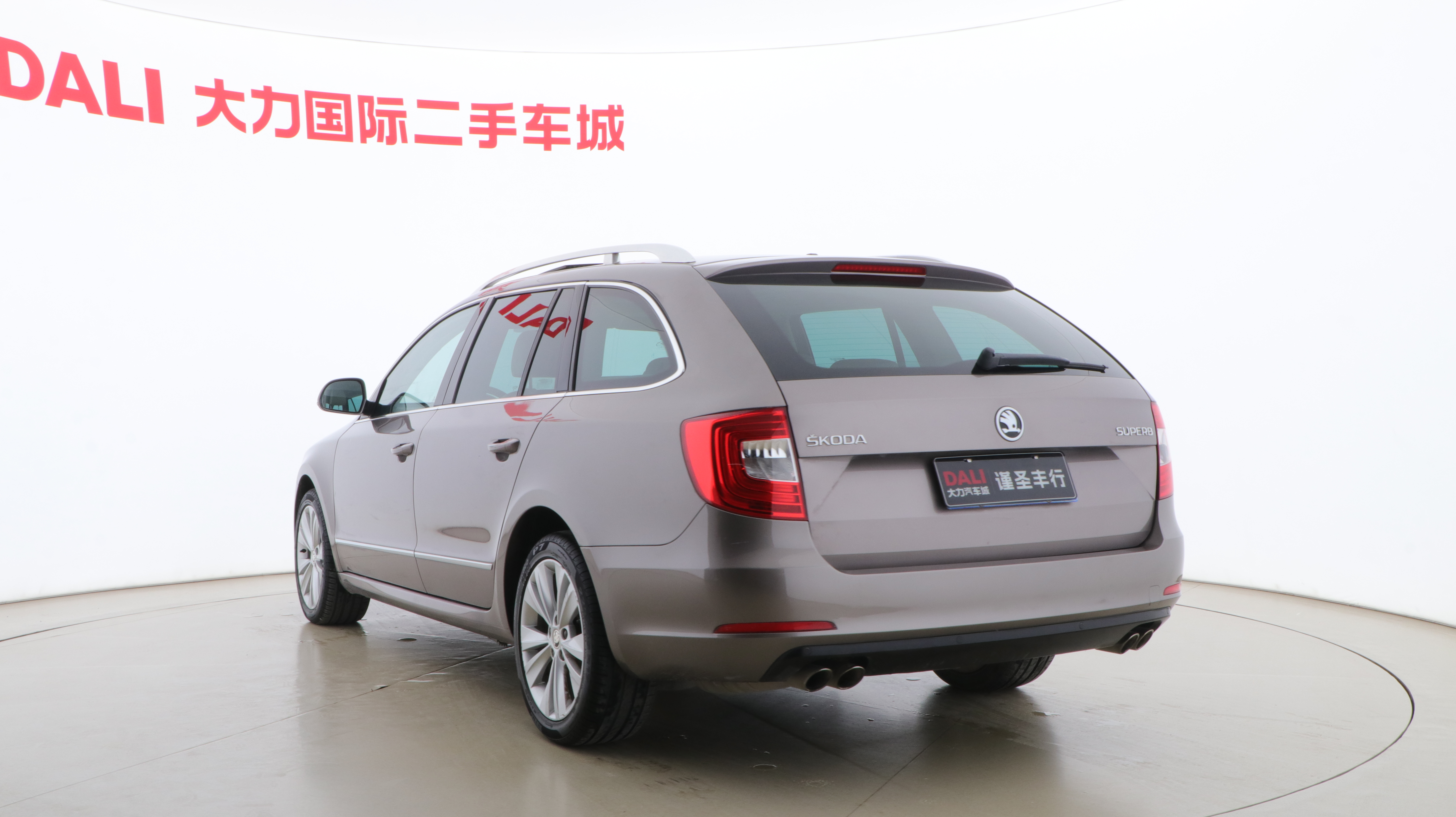 Skoda Superb Combi 2014 car image #7