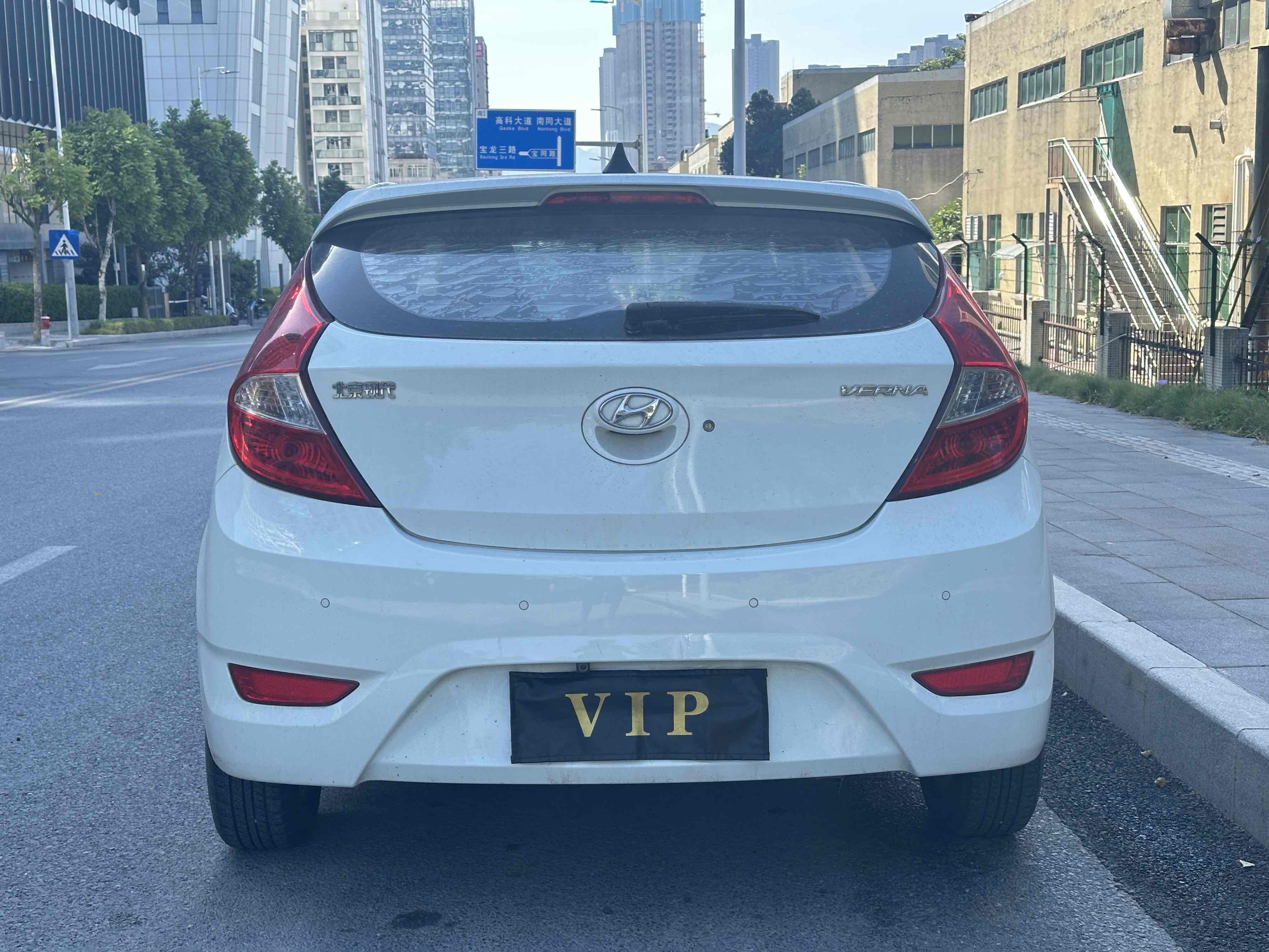 Hyundai Reina Hatchback 2016 imagem de carro #7