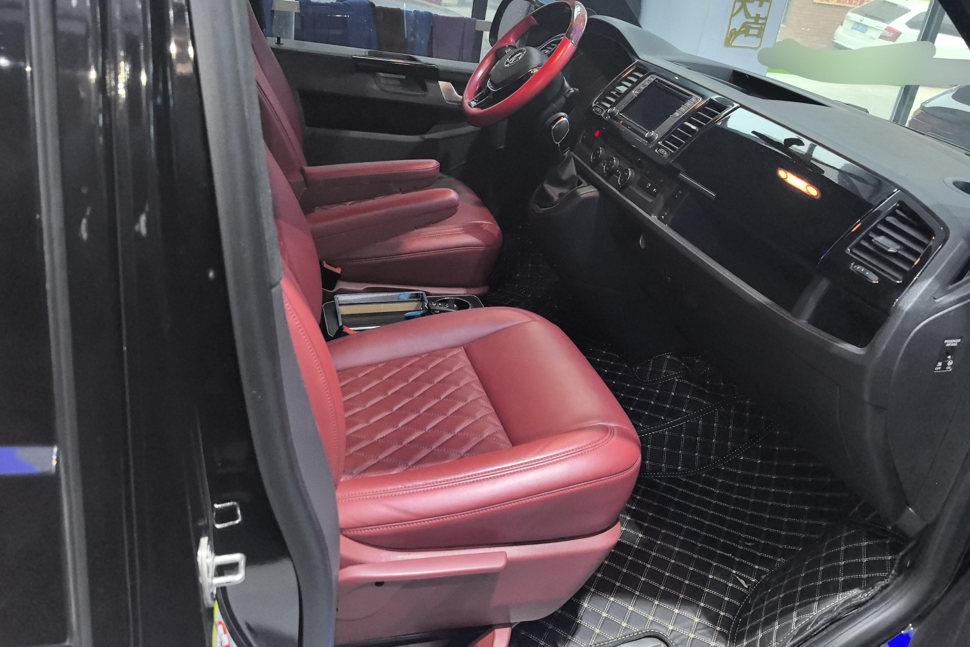 Volkswagen Caravelle 2018 immagine di auto #7