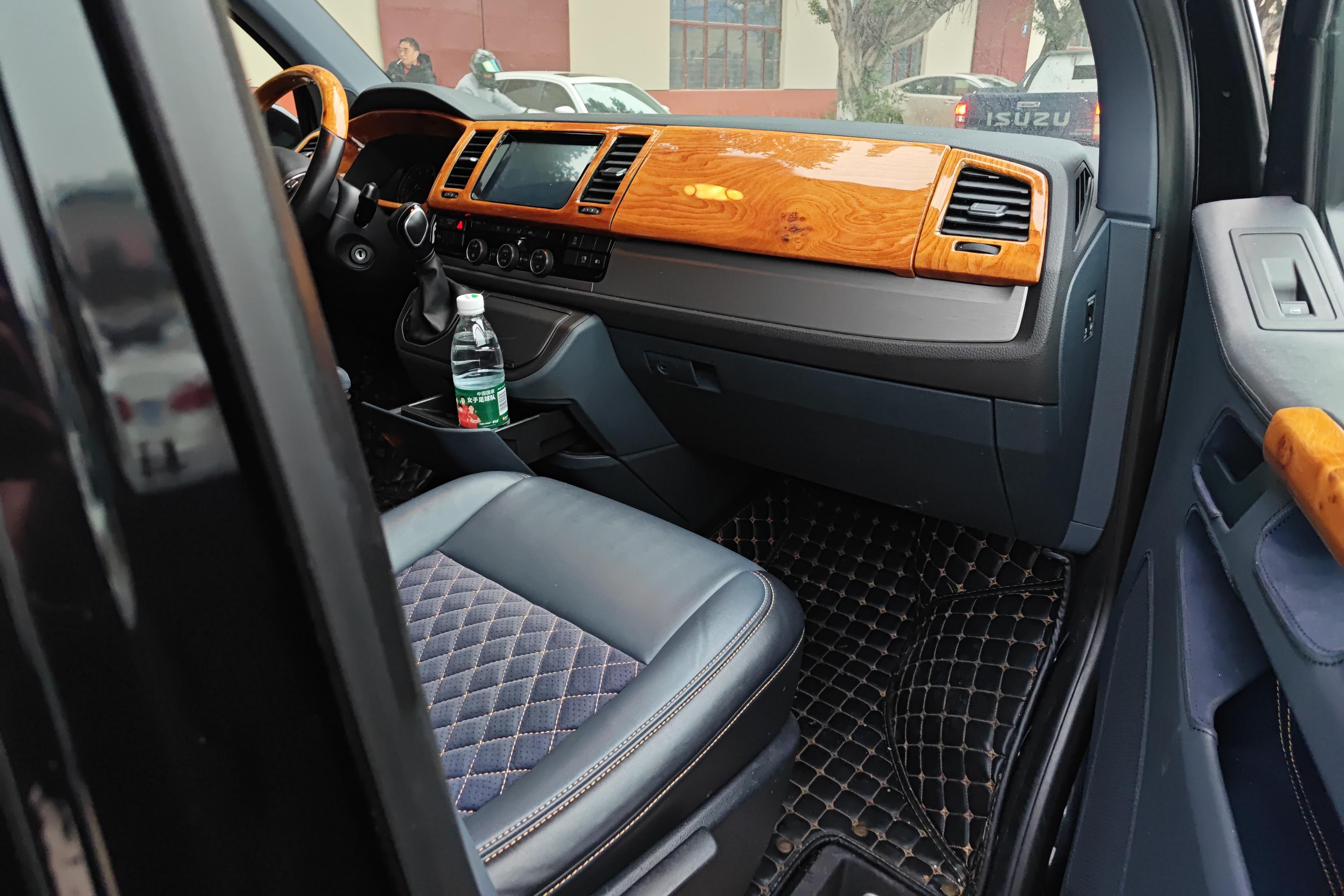 Volkswagen Caravelle 2019 car image #7