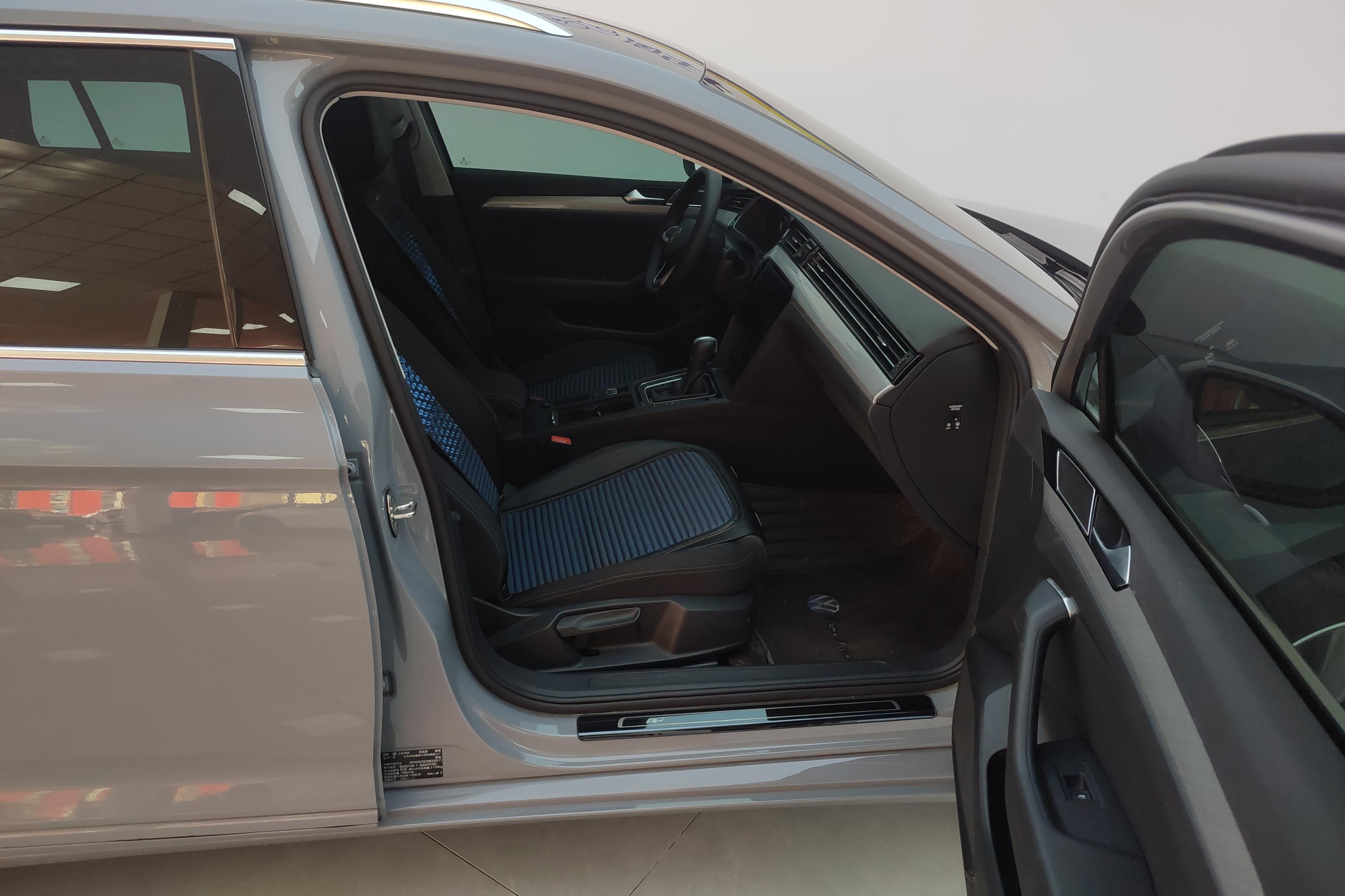 Volkswagen Passat Variant 2022 immagine di auto #7